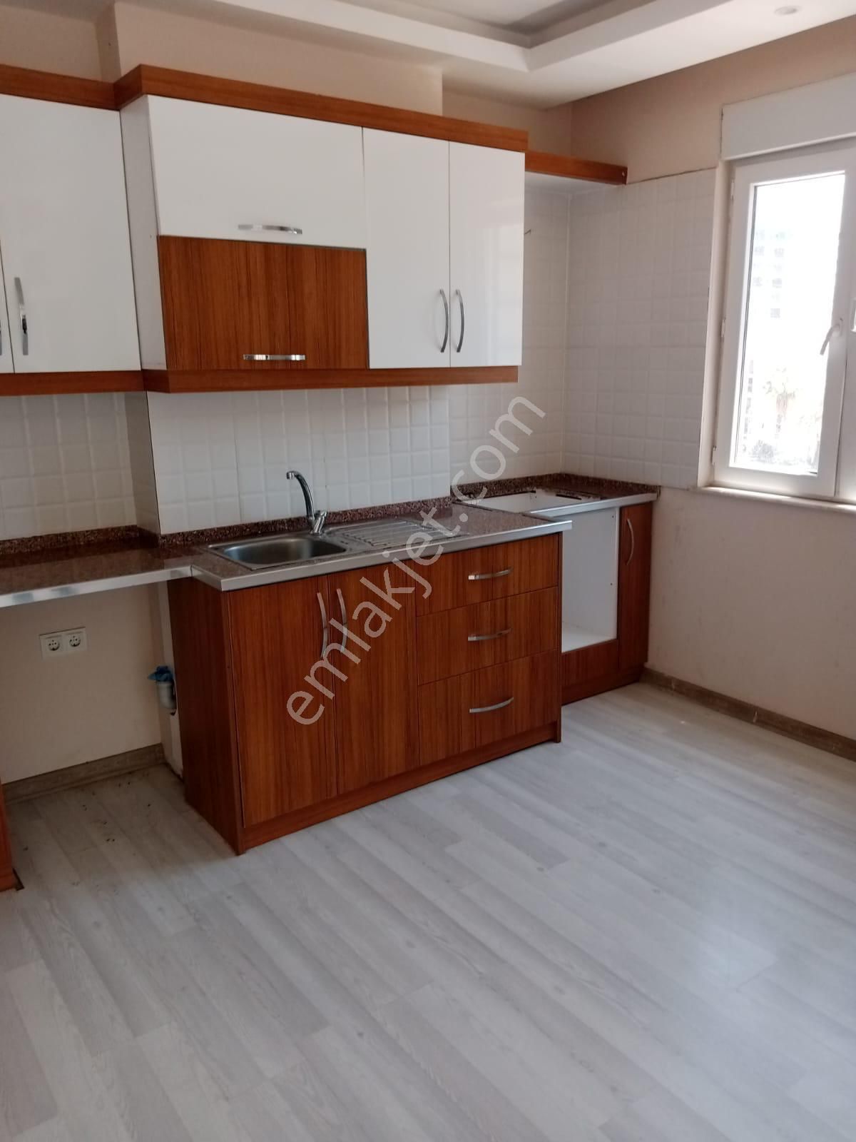 Alanya Mahmutlar Kiralık Daire  1116- ZİRAAT BANKASI ÜSTÜ 2+1 BOŞ KİRALIK DAİRE 15,000TL