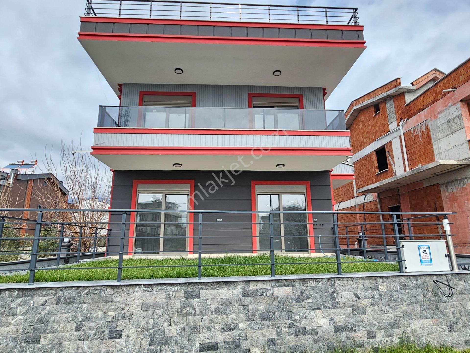 Vi̇lla avcisindan balikesi̇r edremi̇t akçay'da sifir 4+1 lüx vi̇lla