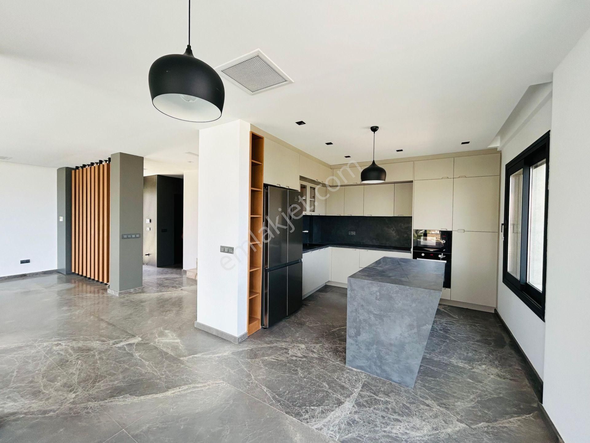 Gümüşlük'te Satılık Deniz Ve Doğa Manzaralı Tam Müstakil Villa - Görsel 13