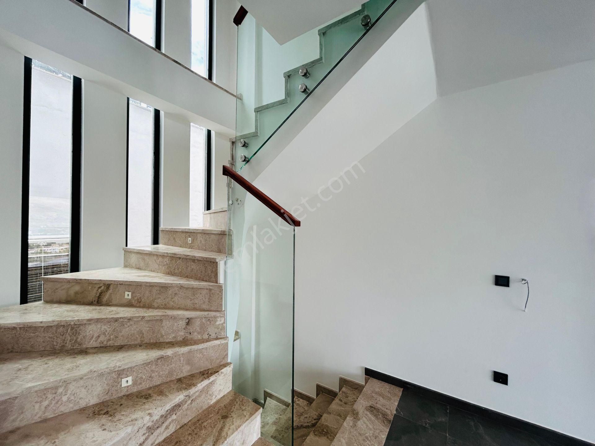 Gümüşlük'te Satılık Deniz Ve Doğa Manzaralı Tam Müstakil Villa - Görsel 16