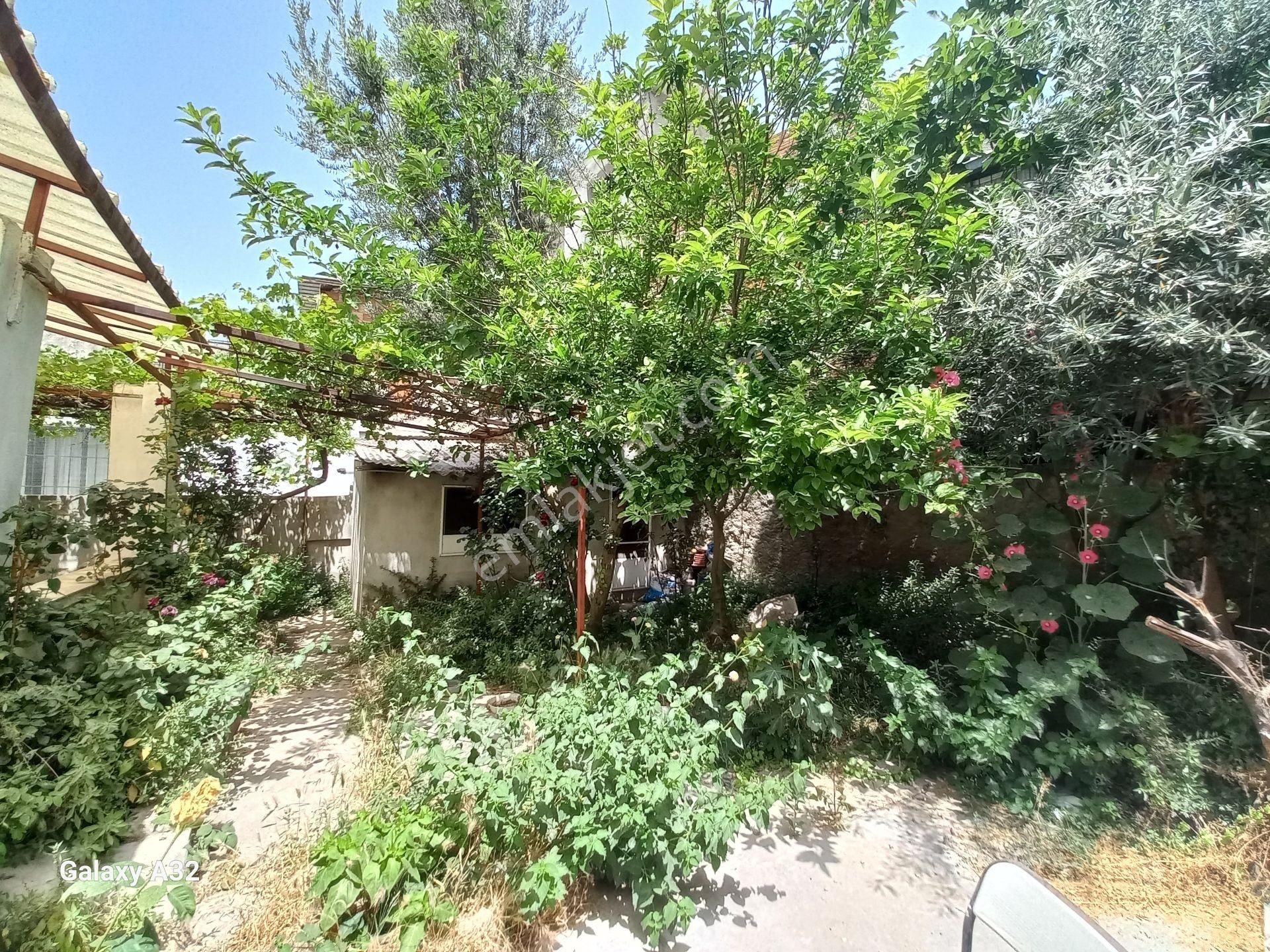 Bornova Zafer'de Satılık Müstakil Ev Ve Arsası - Görsel 4