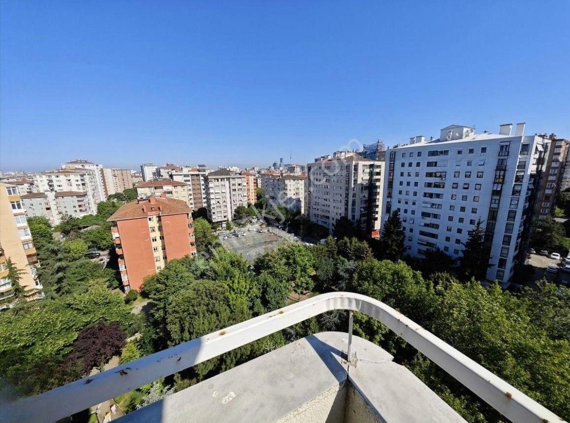 Kadıköy 19 Mayıs Satılık Daire  KOZYATAĞI ACIBAĞDEM HASTANE YAKIN ÇİFT BANYOLU ÇİFT BALKON FERAH 3+1 DAİRE