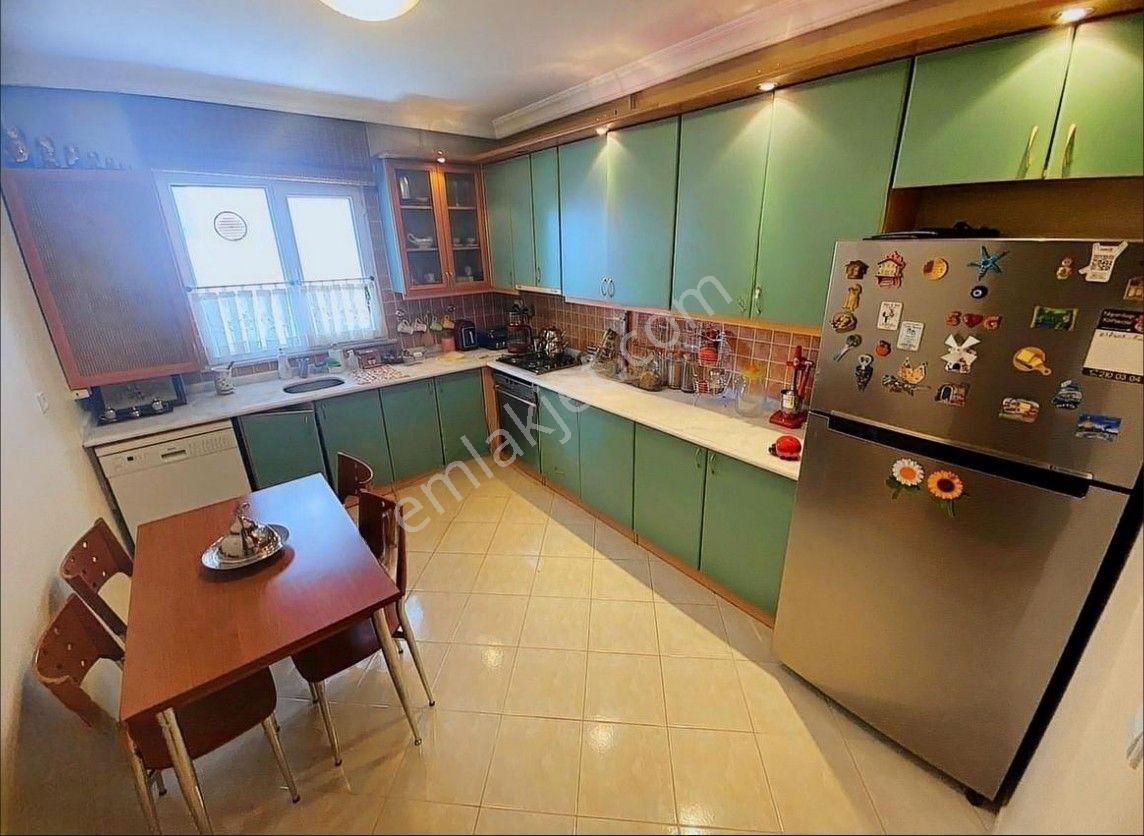 Kadıköy Bostancı Satılık Daire  ÜST  BOSTANCIDA GENÇ BİNA BAKIMLI KOMBİLİ BALKON VAR KAT MÜLKİYETLİ MÜLK SAHİBİ OTURMAKTA 