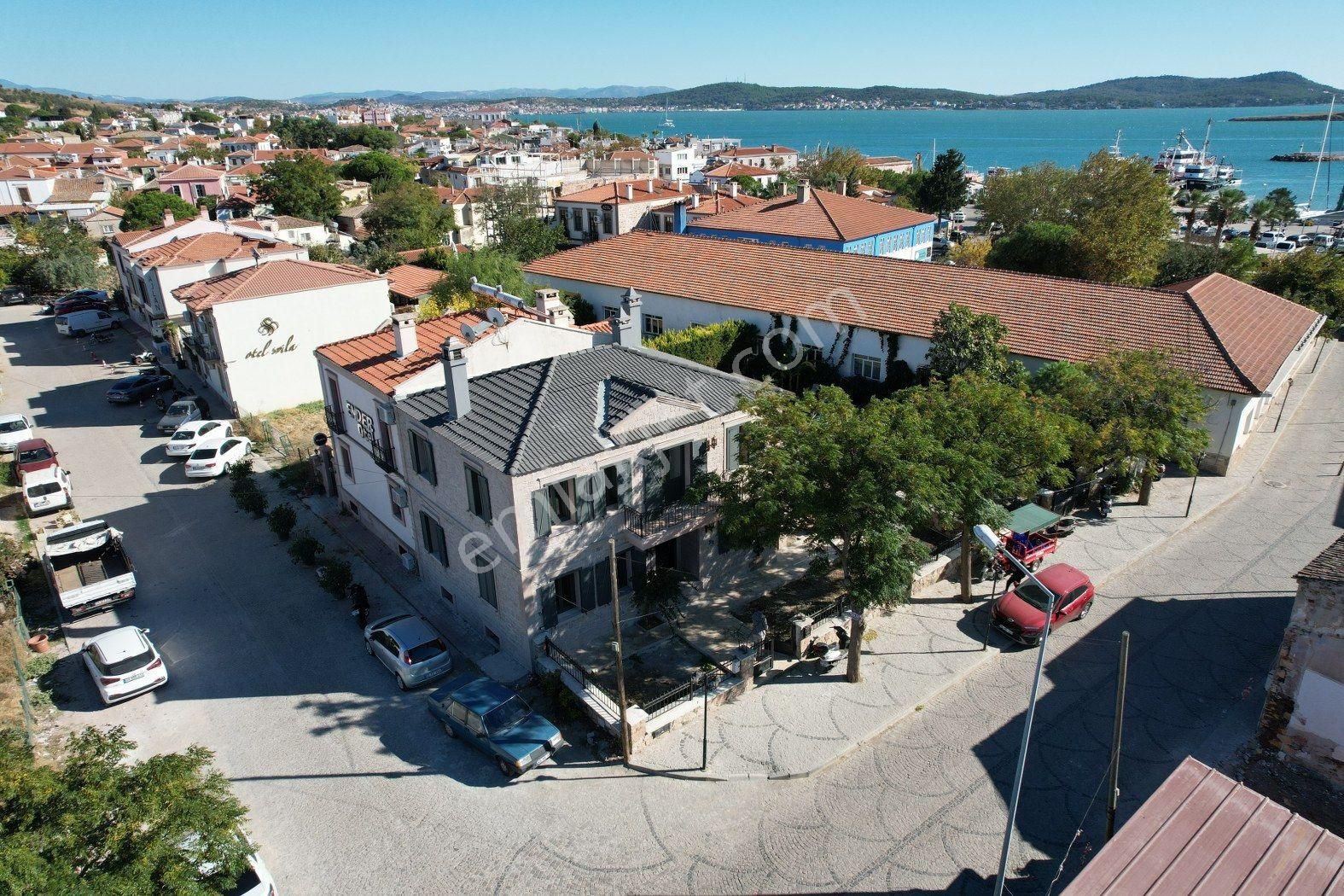 Ayvalık Namık Kemal Satılık Müstakil Ev  BALIKESİR AYVALIK CUNDA DA SATILIK MUHTESEM EV.TAŞ BİNA.MERKEZDE