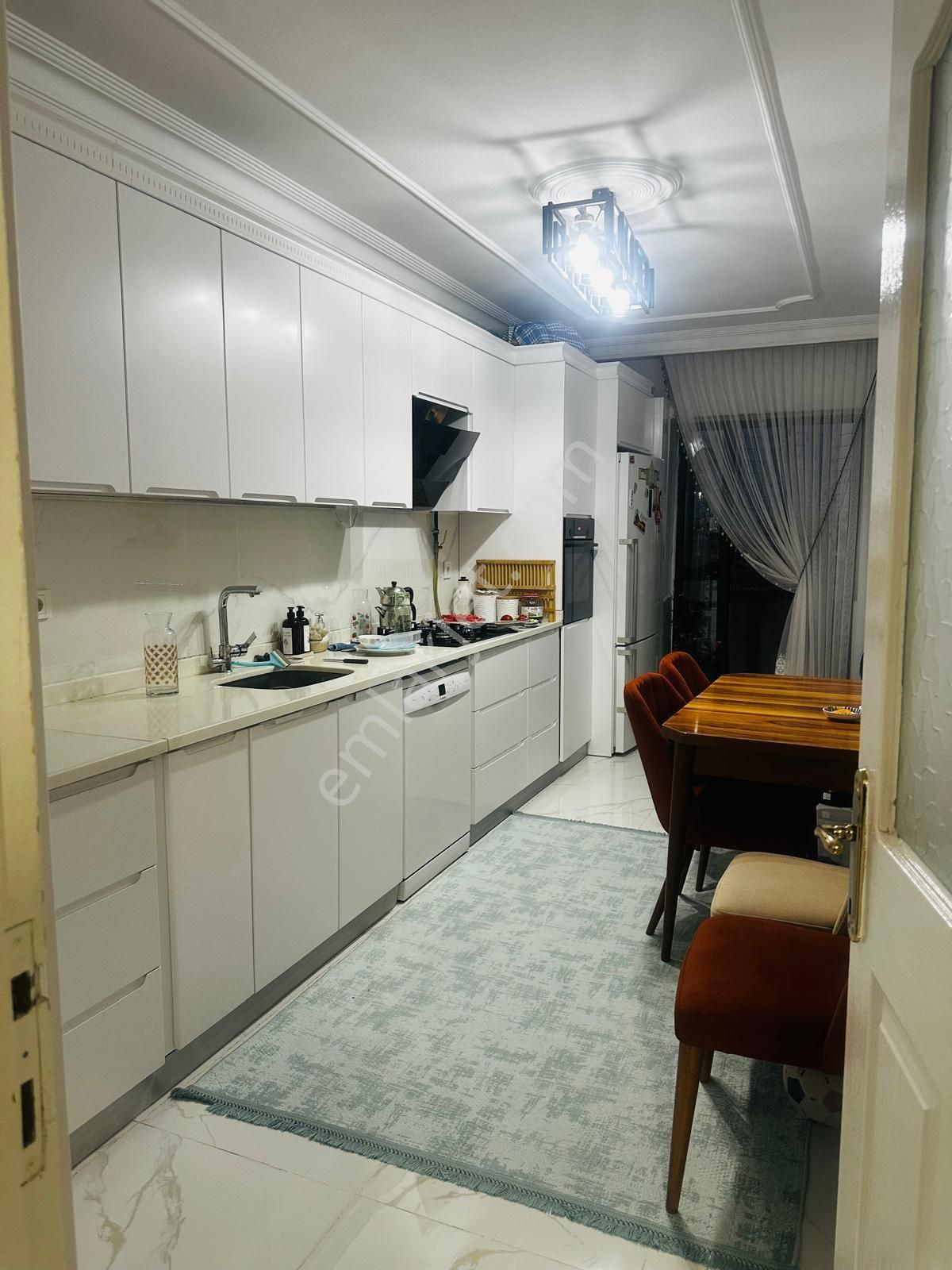 Şehitkamil Gazikent Satılık Daire GAZİKENTTE MASRAFSIZ 180 m2 ARA KAT FULL BAKIMLI DAİRE