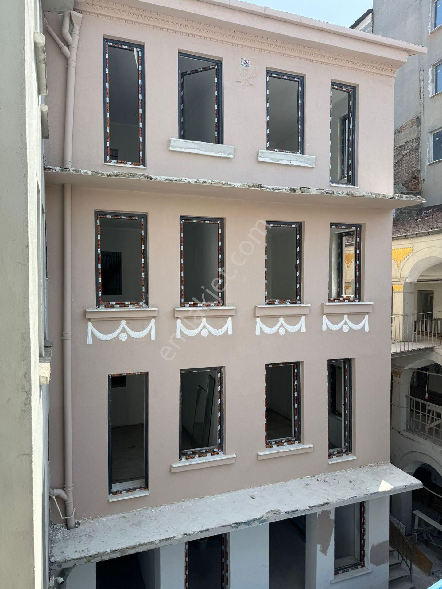 İstanbul Fatih Kiralık Bina  Kiralık uzunçarşı tanburacı han 3 katlı bina