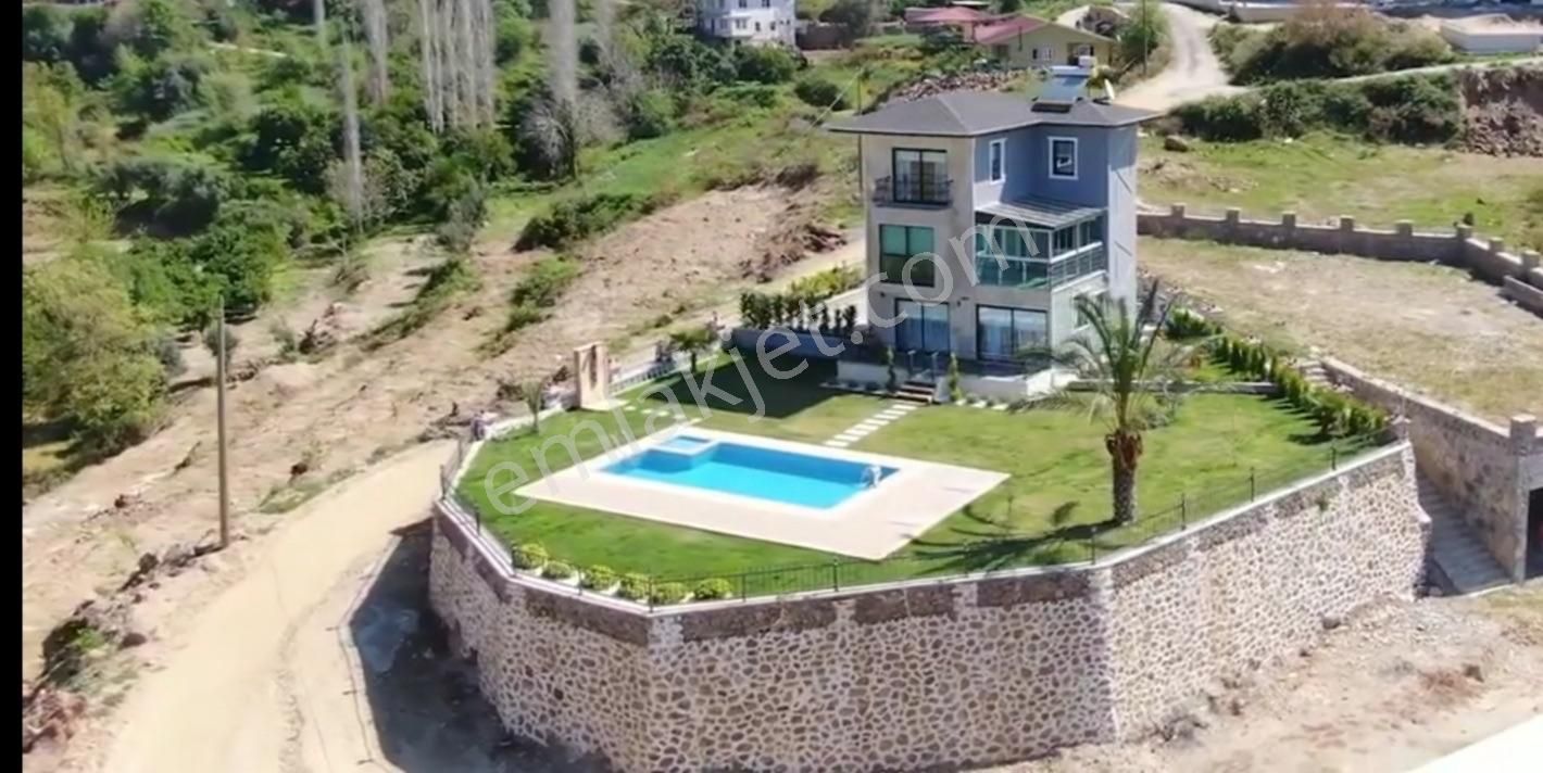 Alanya Mahmutlar Satılık Villa  ALANYA MAHMUTLARDA SATILIK MUTEŞEM MANZARALI MÜSTAKİL VİLLA 