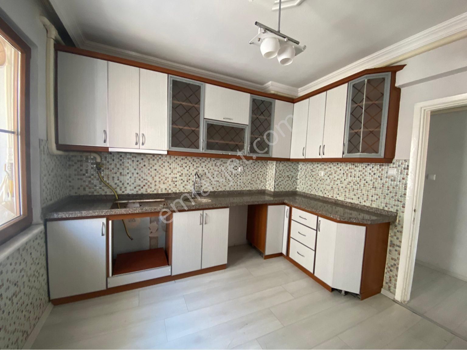 Edremit Gazi İlyas Satılık Daire EDREMİT MERKEZDE SATILIK NET 110 m2 3+1 DAİRE