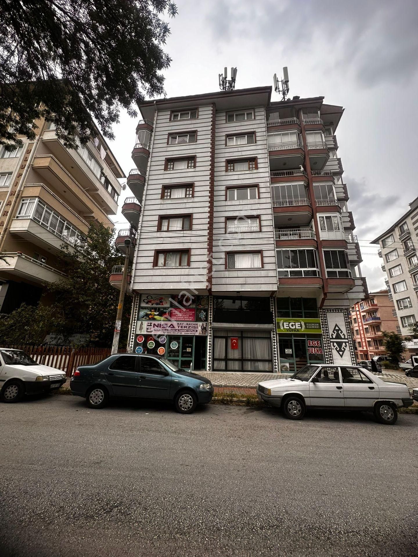 Afyonkarahisar Merkez İstiklal Satılık Daire  İSTİKLAL MAH. TAMAMEN YENİLENMİŞ ANA CADDE ÜZERİNDE FIRSAT DAİRE