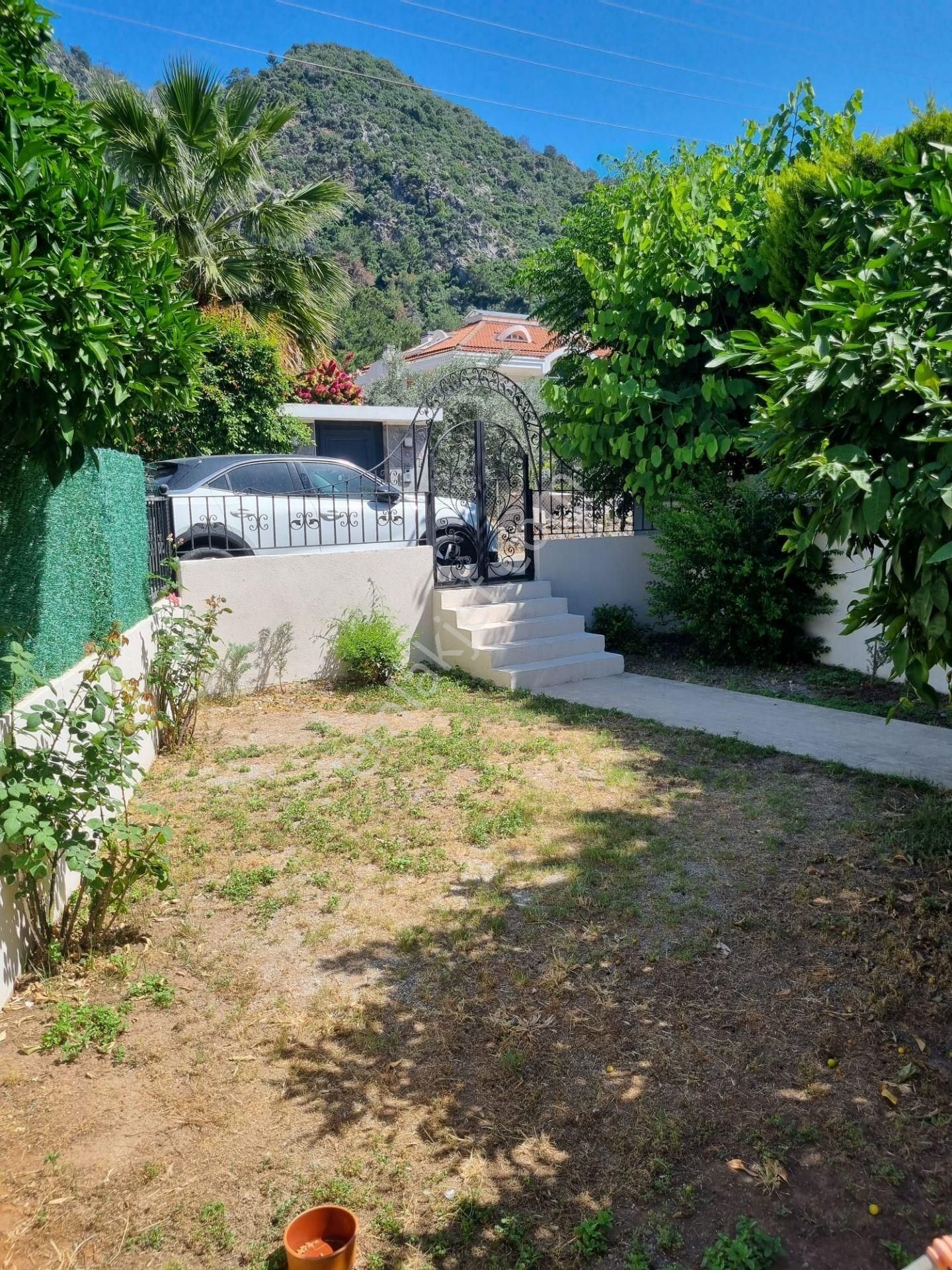 Marmaris İçmeler Satılık Villa MÜJGAN EMLAKTAN MARMARİS İÇMELERDE SATILIK İKİZ VİLLA