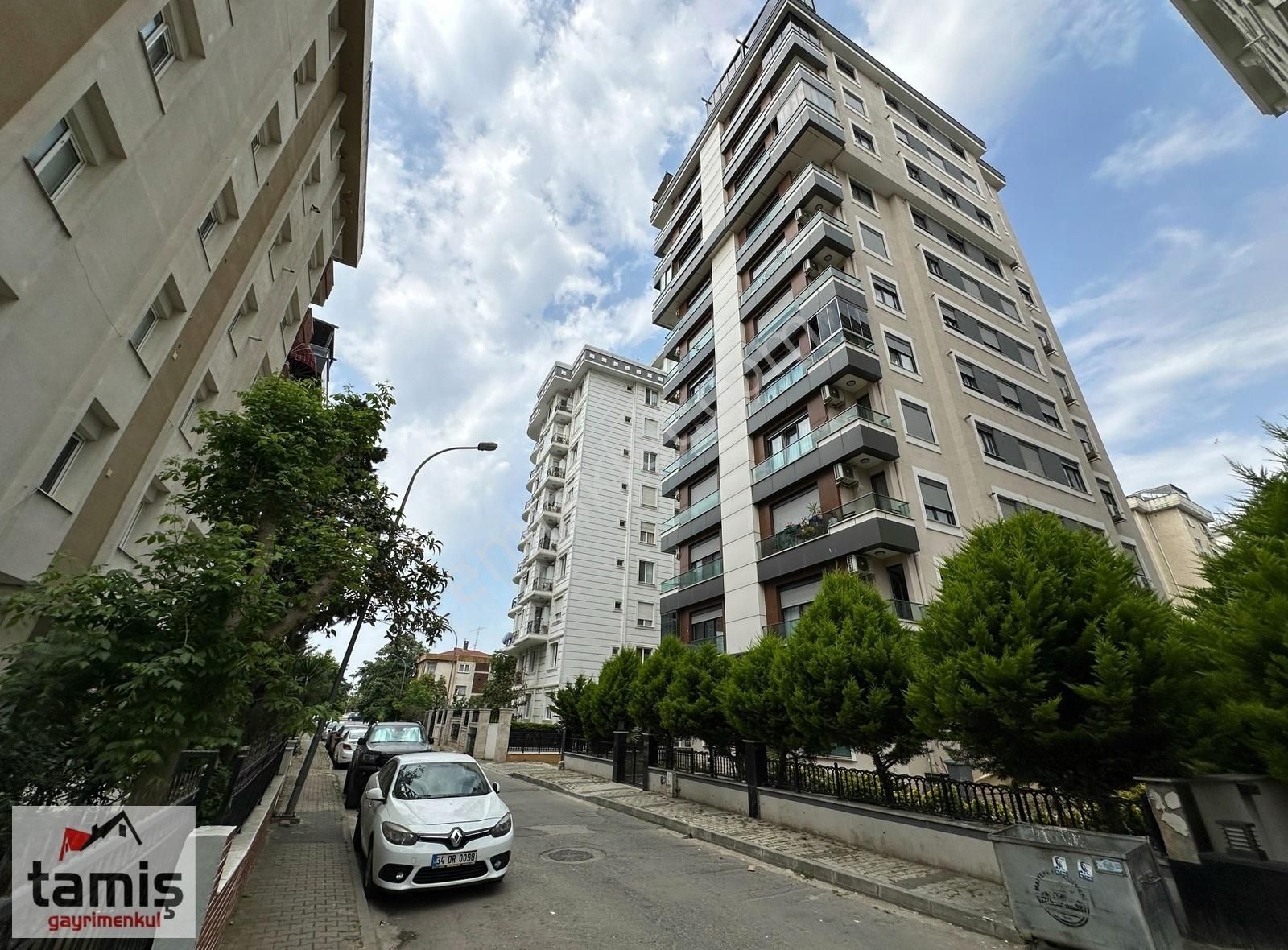 Maltepe Yalı Satılık Daire Tamiş'den Yalı Mahallesi Sahilde Mimardan Lüx 4 Yıllık 1.Kat 3+1