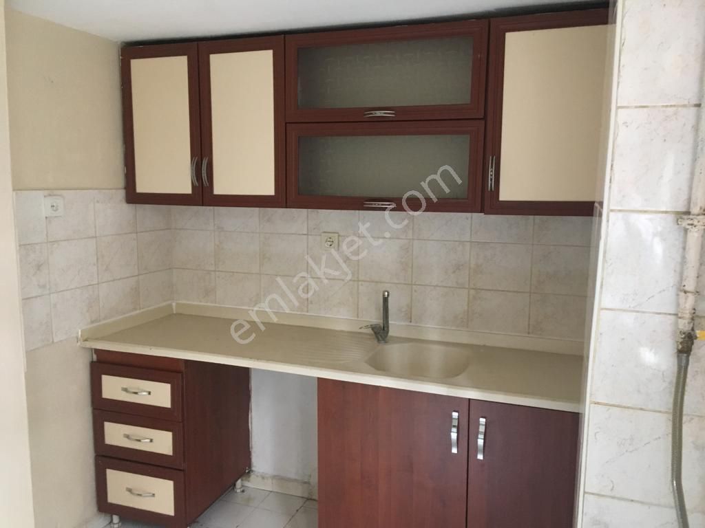 Bahçelievler Cumhuriyet Kiralık Daire  2+1 kiralık bahçe kat düz giriş soğanlı meydanda masrafsız