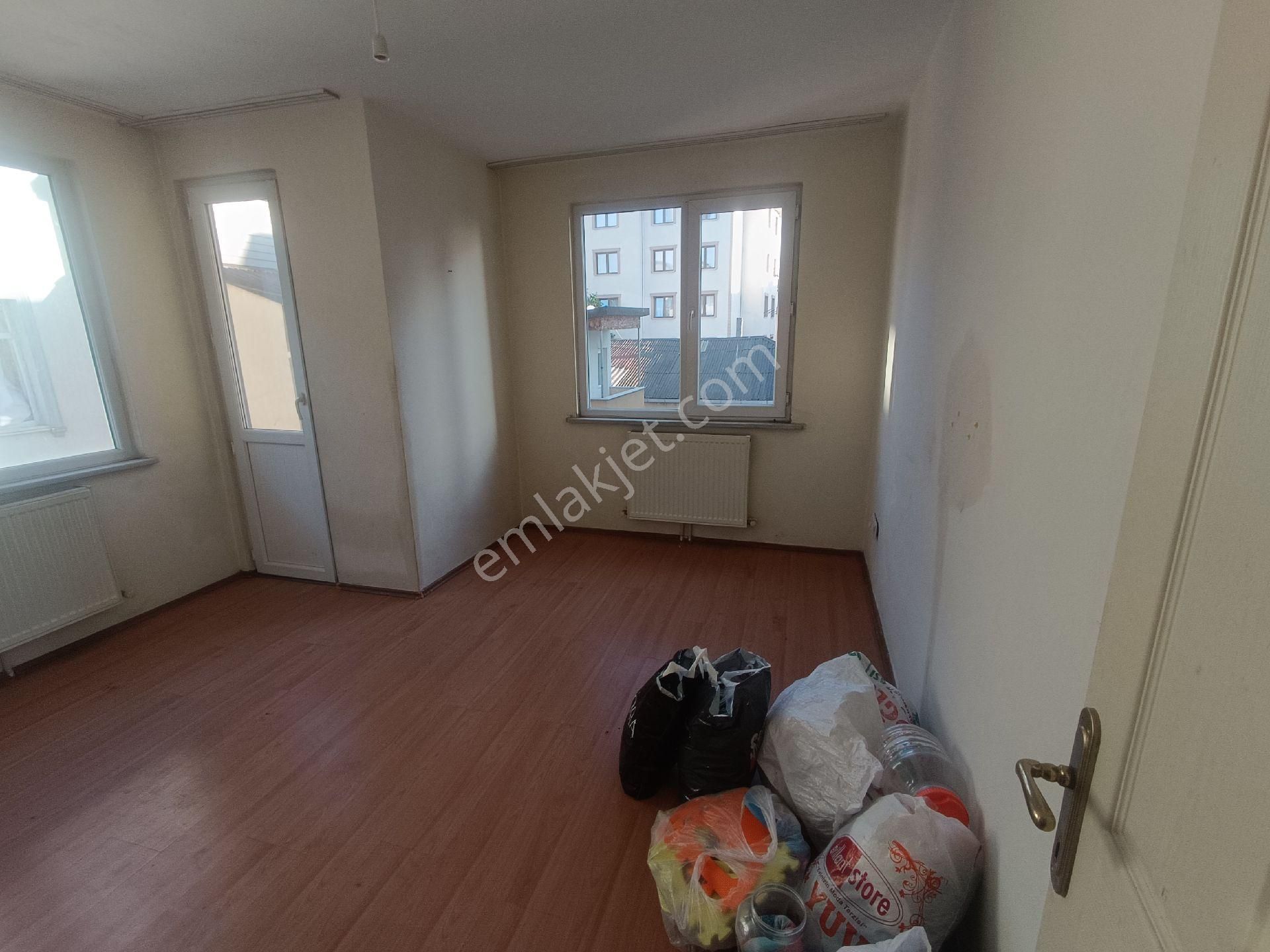 Pendik Kavakpınar Kiralık Daire Pendik Kavakpınar mahallesinde kiralık 3 cü kat daire 