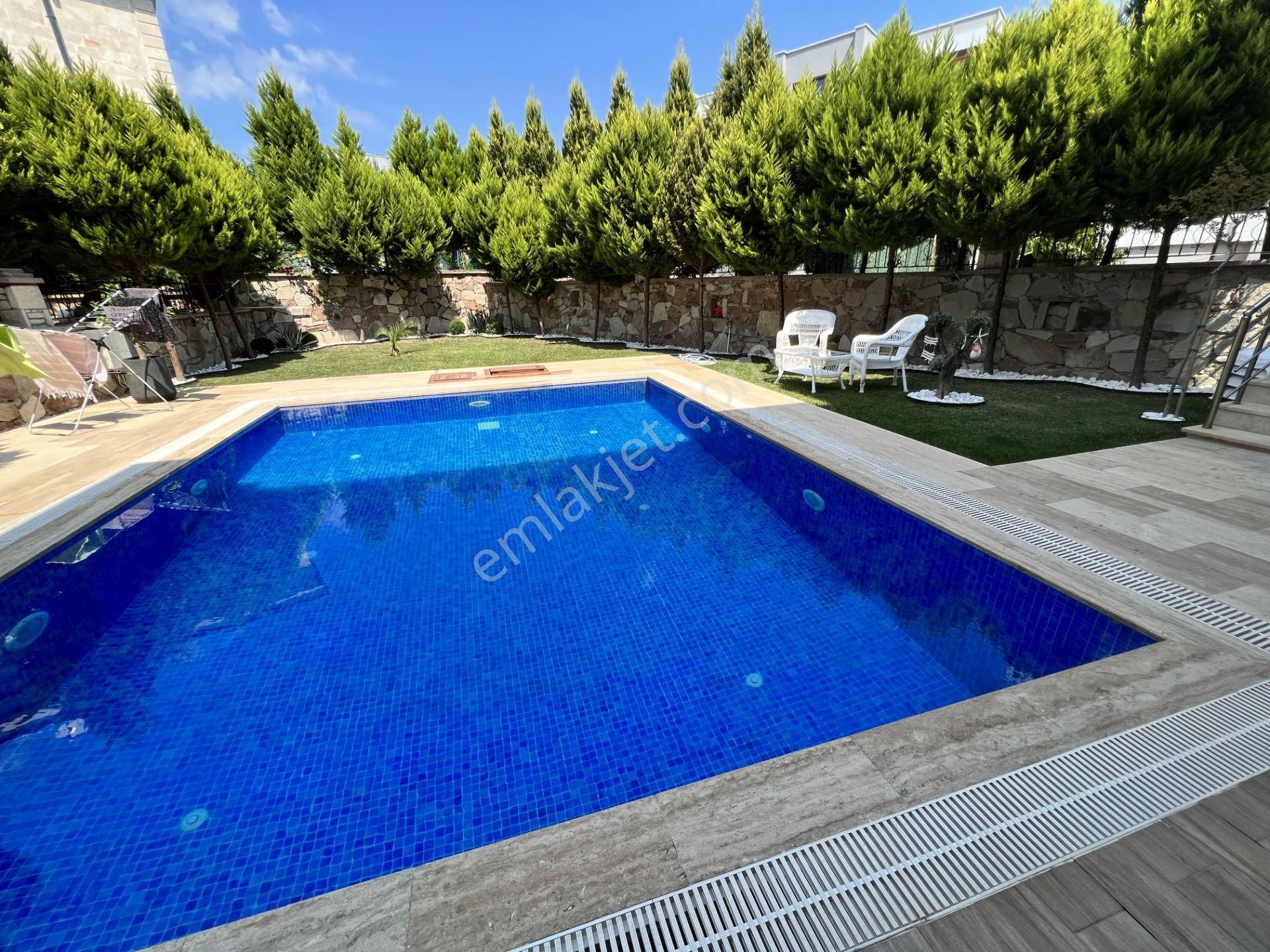 Ayvalık Sakarya Satılık Villa BALIKESİR AYVALIK TA SATILIK VİLLA.YUZME HAVUZLU.DENİZE YAKIN 