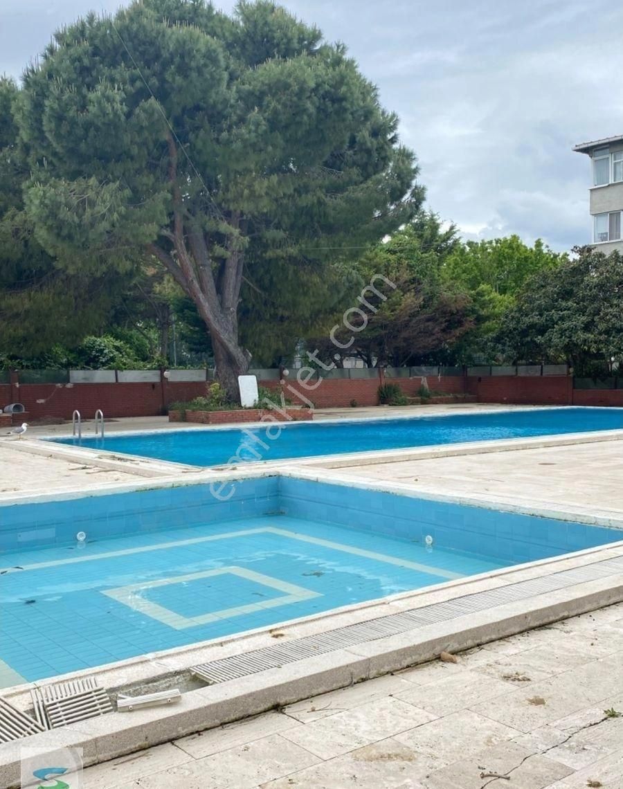 Bakırköy Yeşilköy Kiralık Daire YEŞİLKÖY MARAMARA SİTESİNDE HAVUZLU EŞYALI ARA KAT