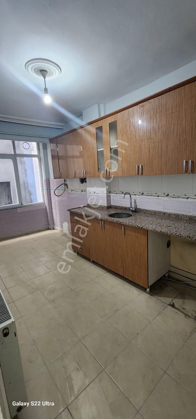 Küçükçekmece Atatürk Kiralık Daire Emir Emldakdan 3+1 1.kat atatürk mah geniş kulanışlı  metronun dibinde daire