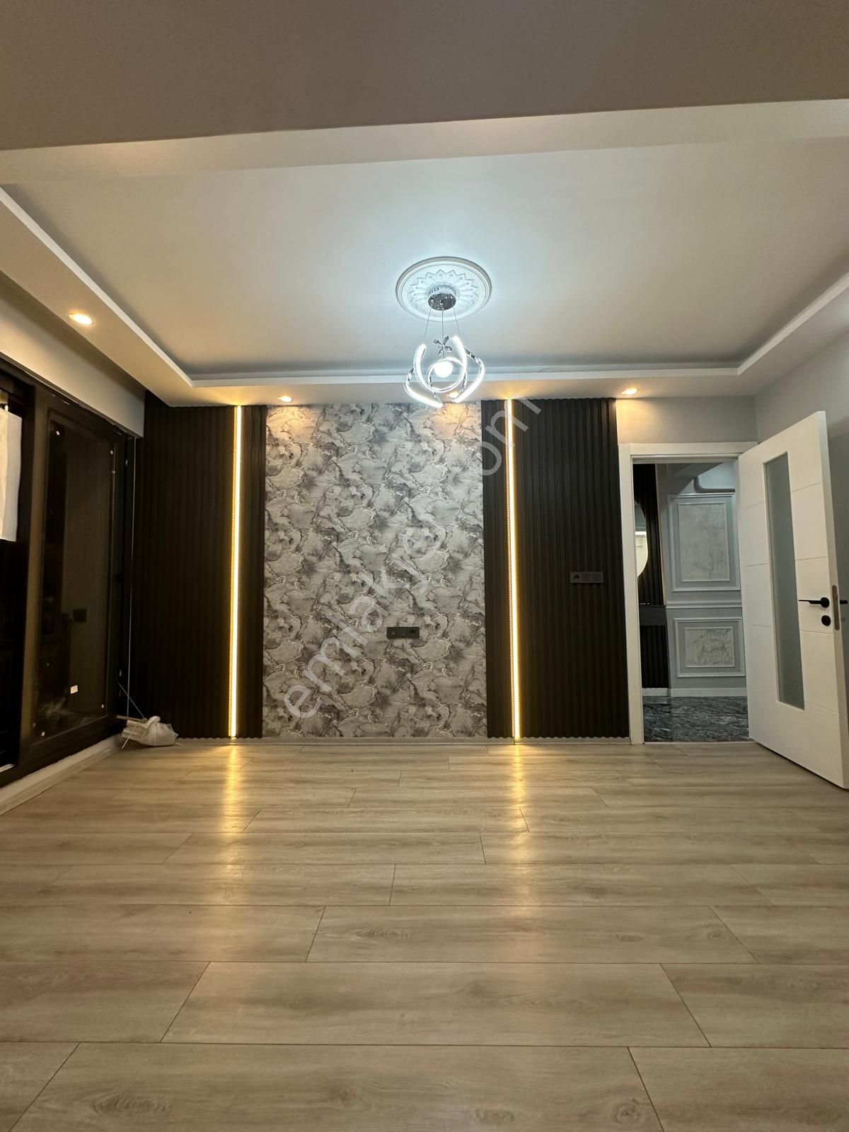 Mani̇sa yunusemre yeni̇ mah cadde üstü 4+1 220m sifir full lüx çati dublex