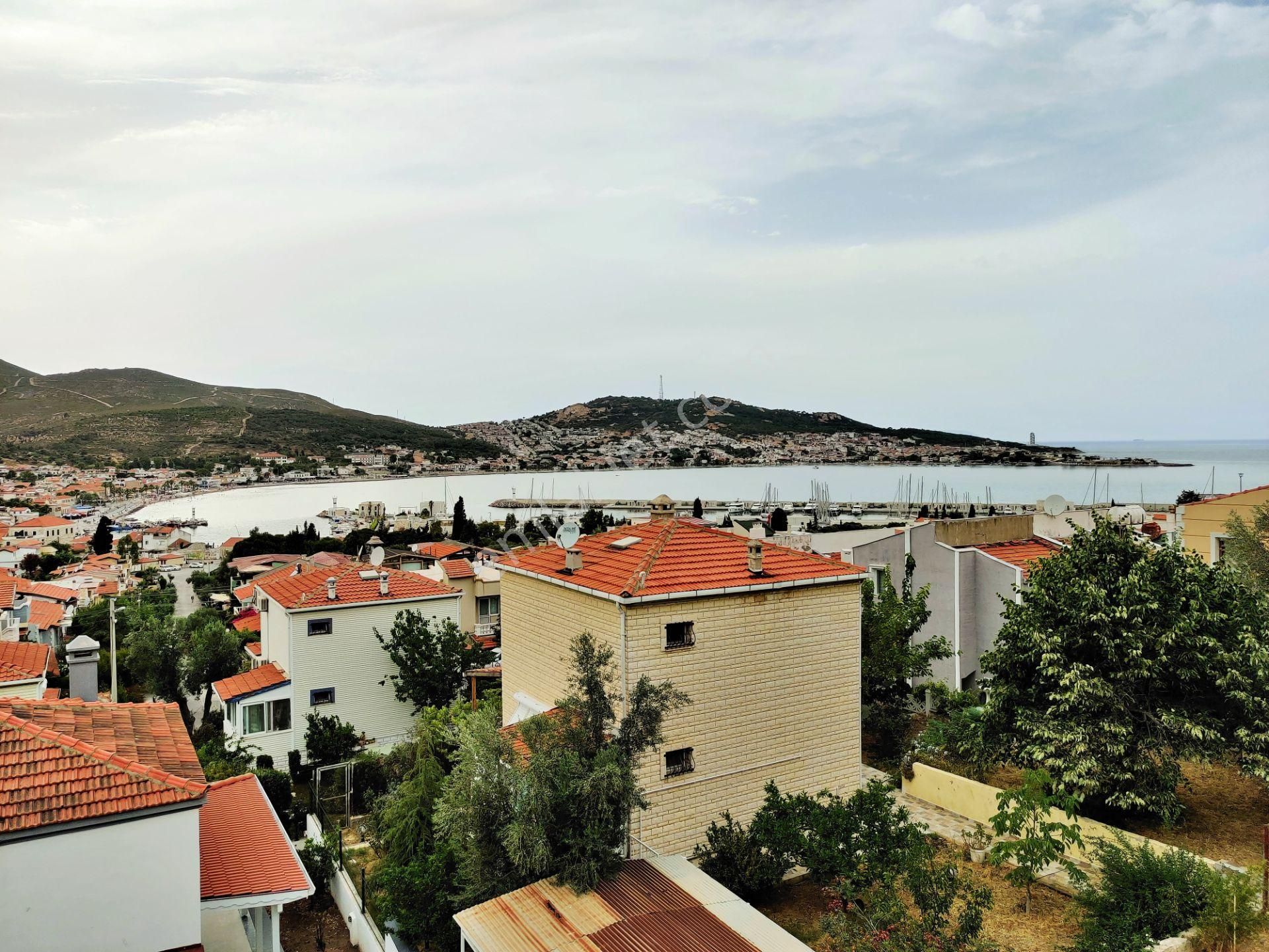 Foça Mustafa Kemal Atatürk Satılık Villa  Yeni Foça'da Deniz & Marina & Sahil Manzaralı Satılık Villa