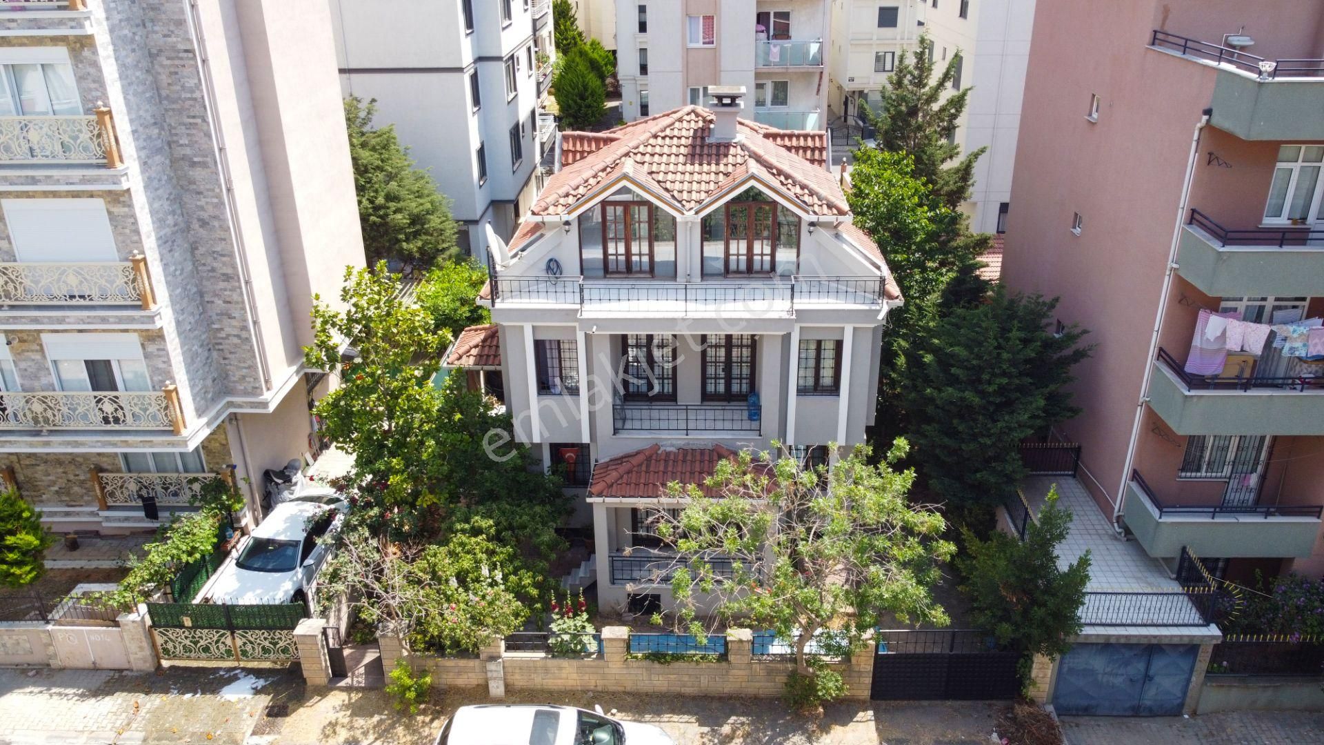 Kartal Çavuşoğlu Satılık Villa  ŞEHRİN İÇİNDE HUZUR DOLU 5+2 450 m² TRİPLEKS VİLLA