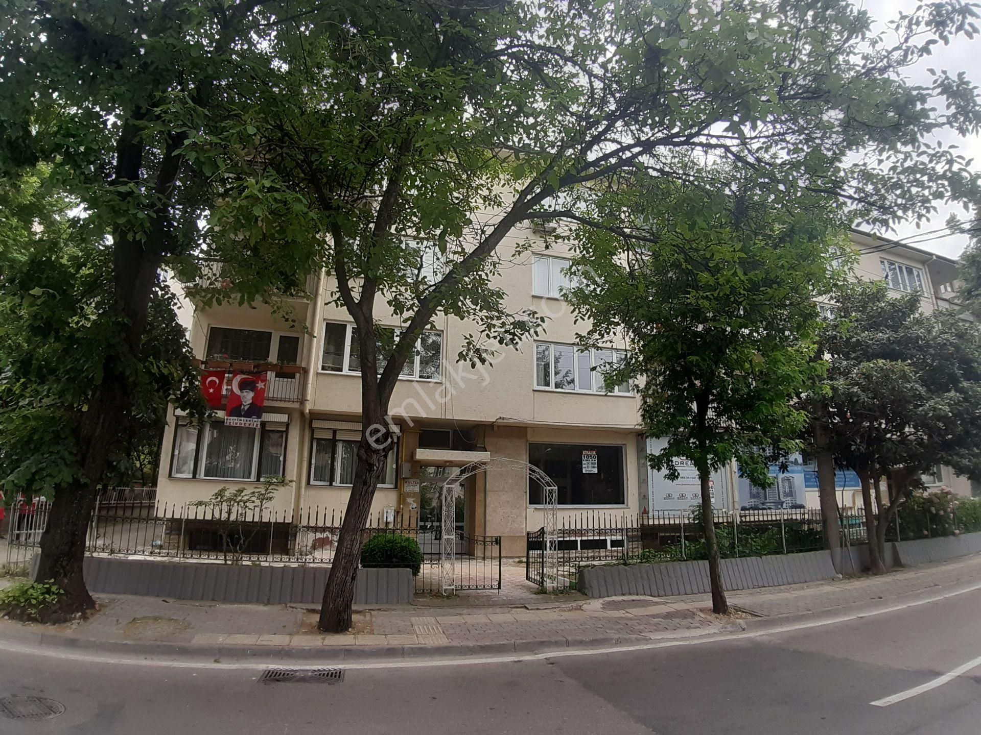 Osmangazi Kükürtlü Kiralık Ofis KÜKÜRTLÜ CADDESİNDE ÖZHAN MERKET KARŞISI KİRALIK 3+1 OFİS 