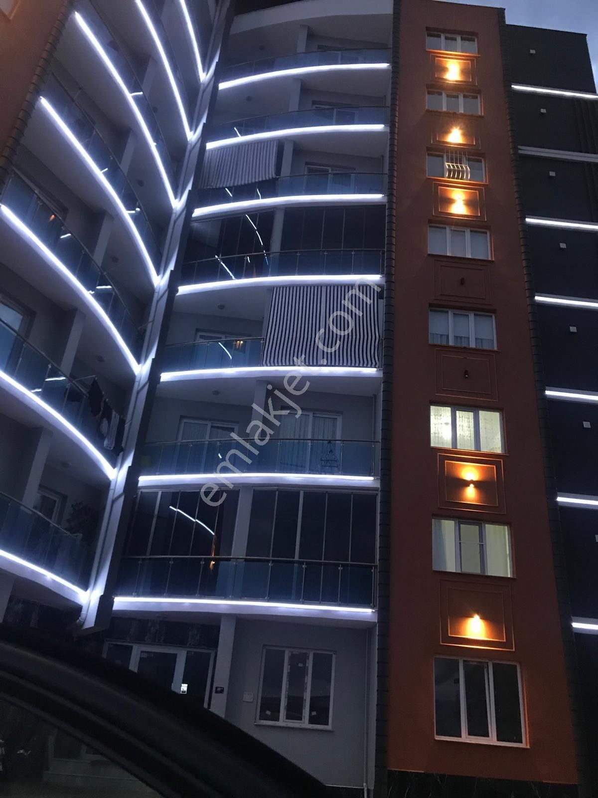 Nazilli Pınarbaşı Satılık Daire Yıldıztepe mahallesinde site içerisinde 7 katlı binanın çatı dubleks dairesi satılık