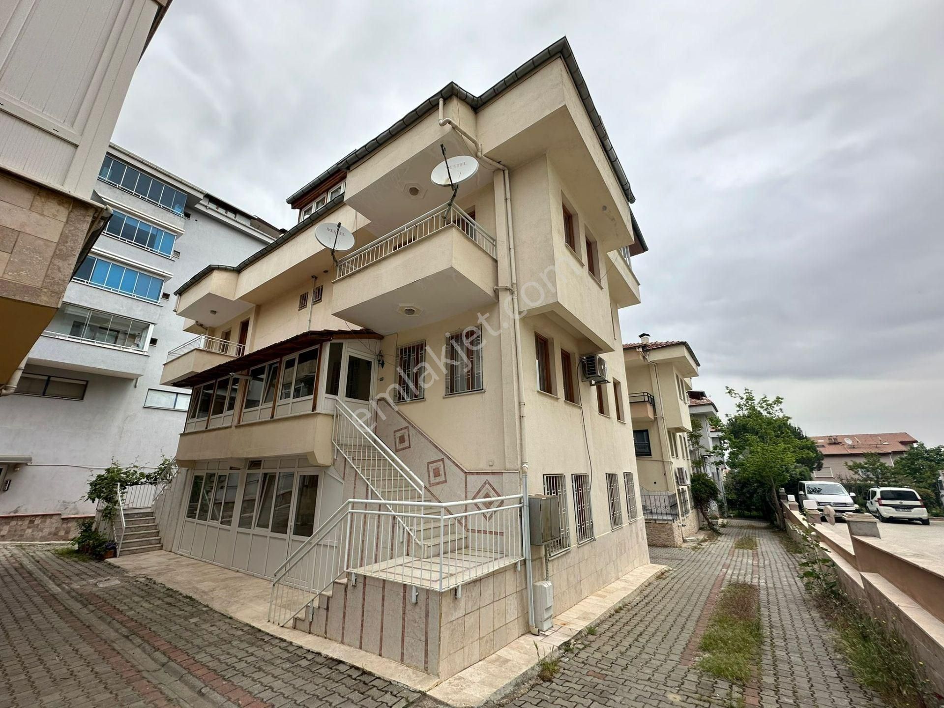 Merkezefendi Yenişehir Satılık Villa YENİŞEHİRDE CADDE ÜZERİ FIRSAT 4 KATLI SİTE İÇERİSİNDE VİLLA