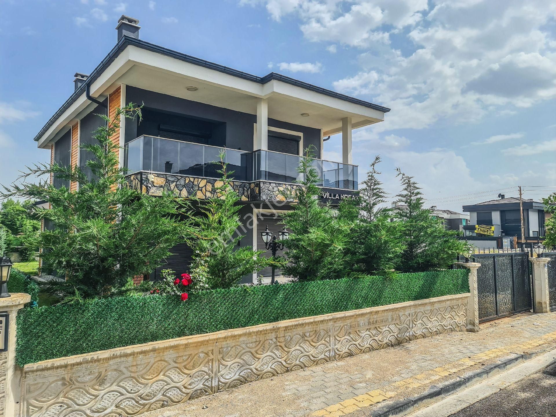 Meram Harmancık Satılık Villa 520m2 Arsa İçi Geniş Bahçeli Süs Havuzlu Sıfır Müstakil Villa