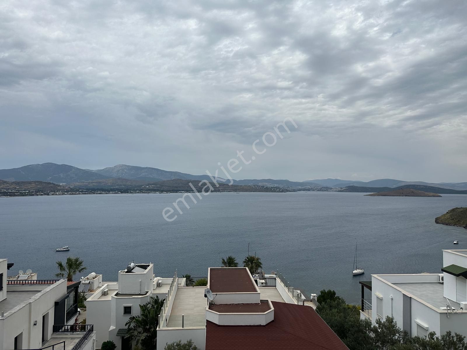 Bodrum İslamhaneleri Satılık Villa Bodrum Bağla Koyu Bank Ev Sahil Sitesi Süper Konumda 5+2 Satılık Villa