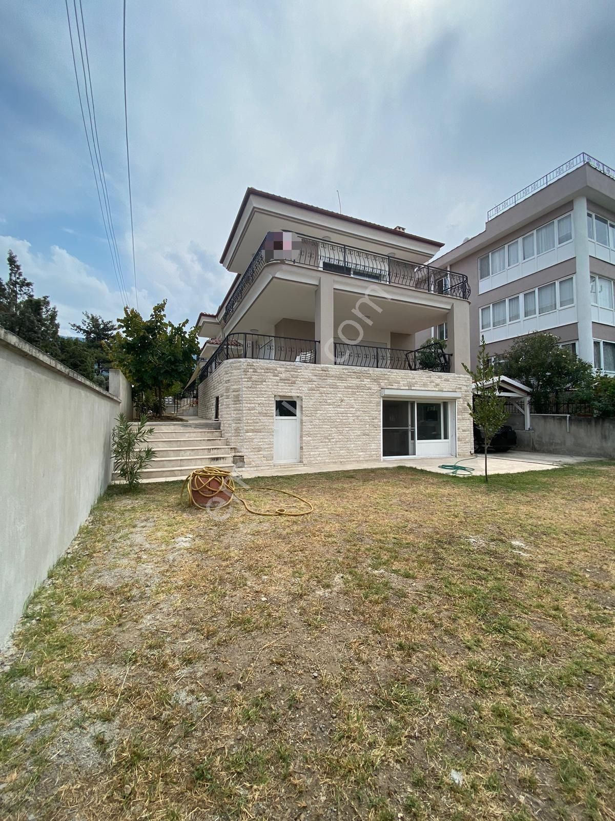 Kuşadası Güzelçamlı Satılık Villa  Güzelçamlı Merkezde Müstakil Satılık Villa