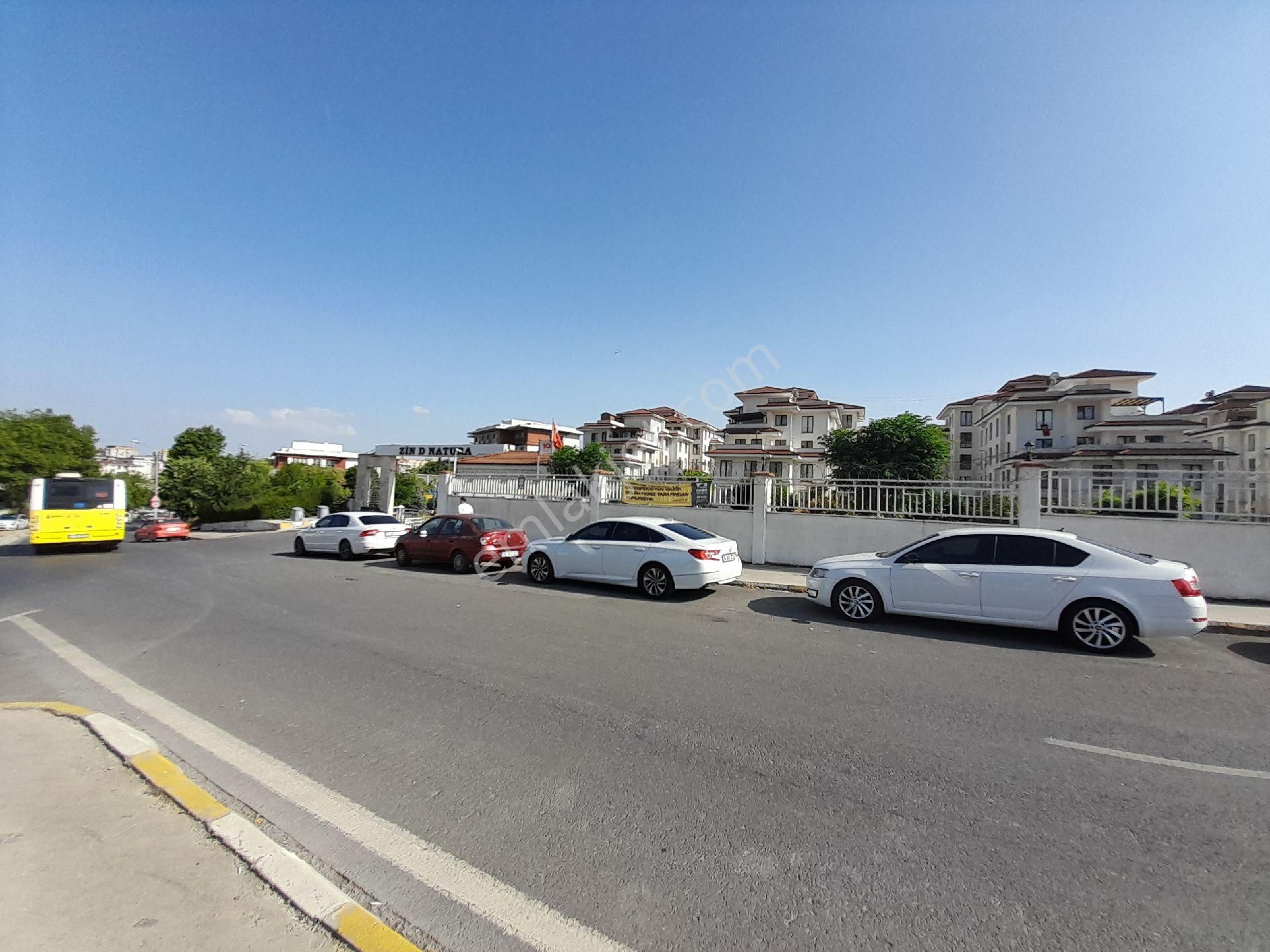 Büyük Balkon Ve Hobi Bahçeli