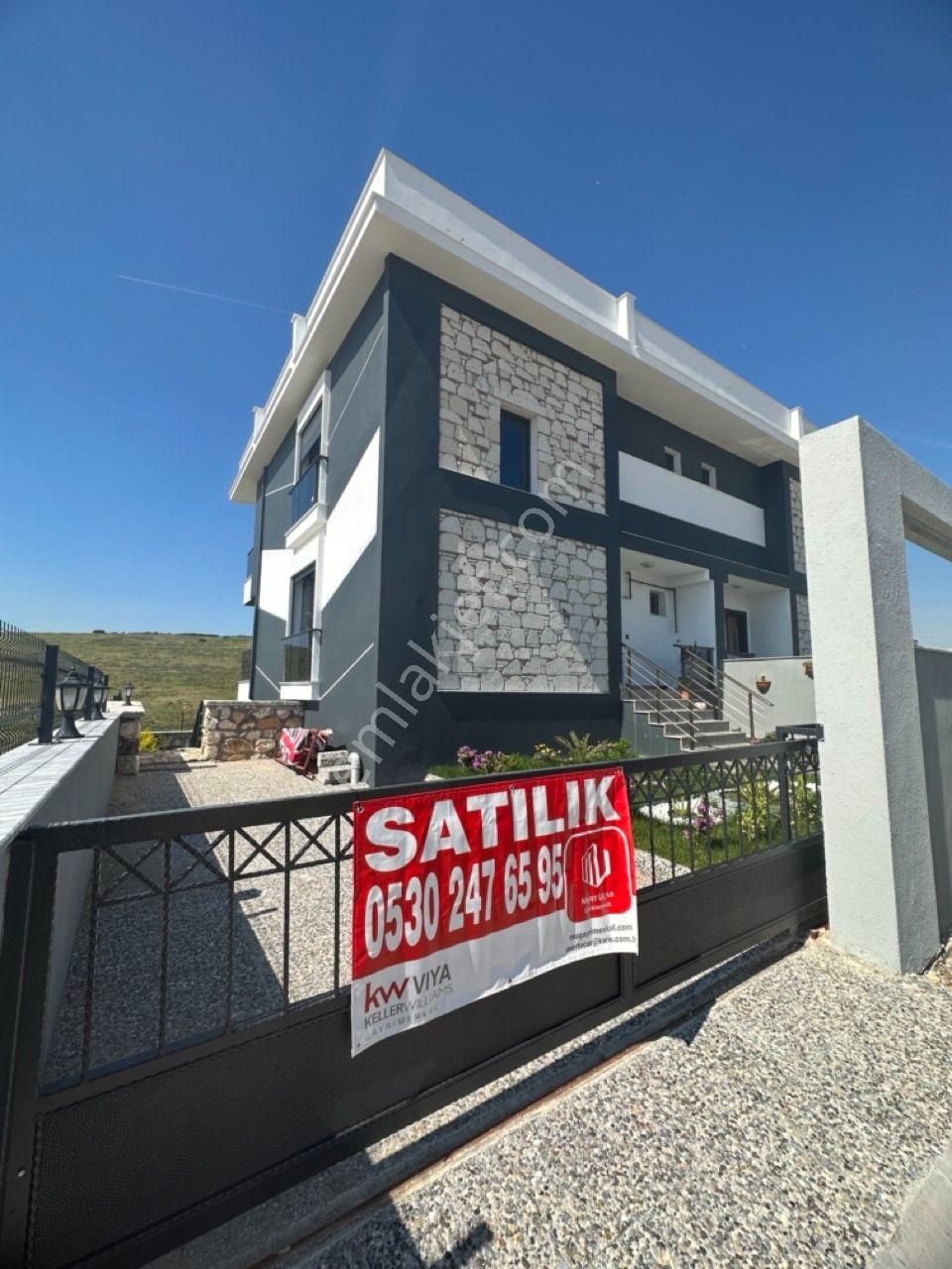 Menemen Villakent Satılık Villa  Mert Uçar'dan Satılık Villakent de Müstakil Havuzlu TriplexVilla