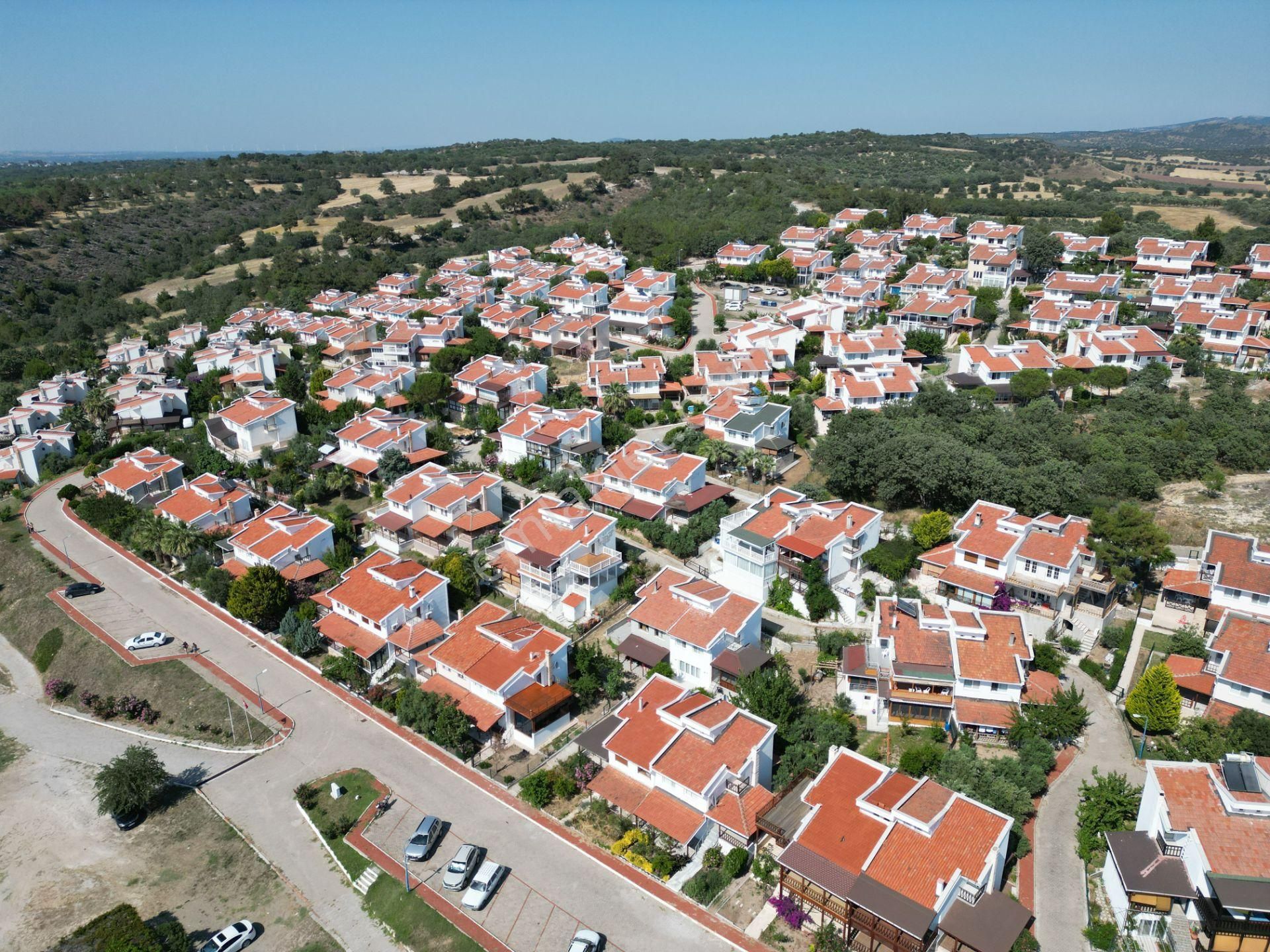 Ezine Akçakeçili Köyü (Akçakeçili Mücavir) Satılık Villa  Çanakkale Geyikli Dalyan Altın Güneş Sitesinde Satılık Villa