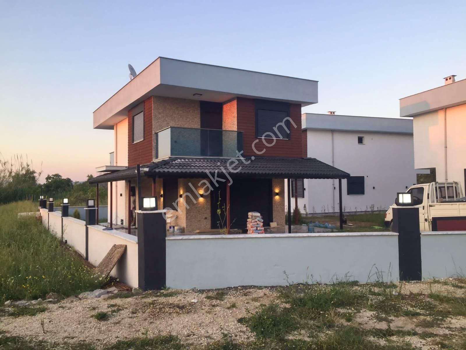 Kuşadası Güzelçamlı Satılık Villa  KUŞADASI GÜZELÇAMLI SATILIK 3+1 YENİ VİLLA