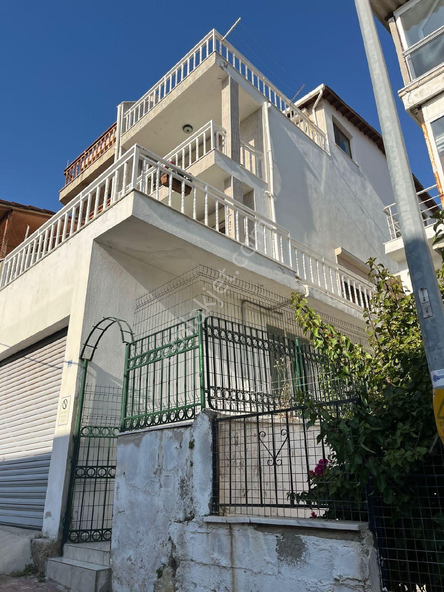 Kuşadası Kadınlar Denizi Satılık Villa  FULL DENİZ MANZARALI 5+1 SATILIK TRİPLEKS 