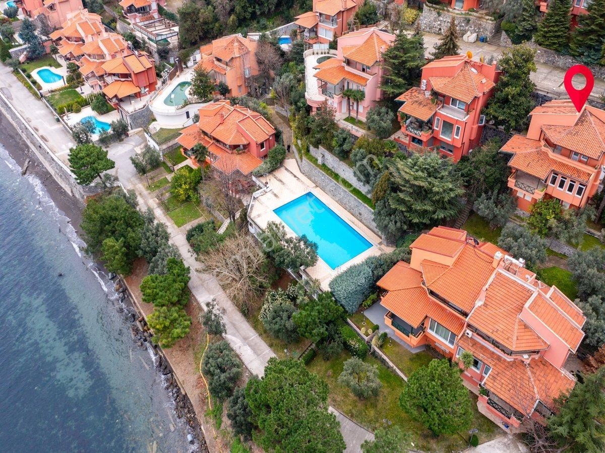 Mudanya Kumyaka Satılık Villa Remax Area dan Altınışık Sitesinde Deniz cepheli Satılık 5+1