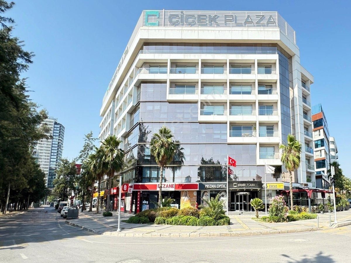 Bornova Çınar Kiralık Ofis İzmir Bornova Çiçek Plaza'da Adliye Binasına Yakın Kiralık Ofis