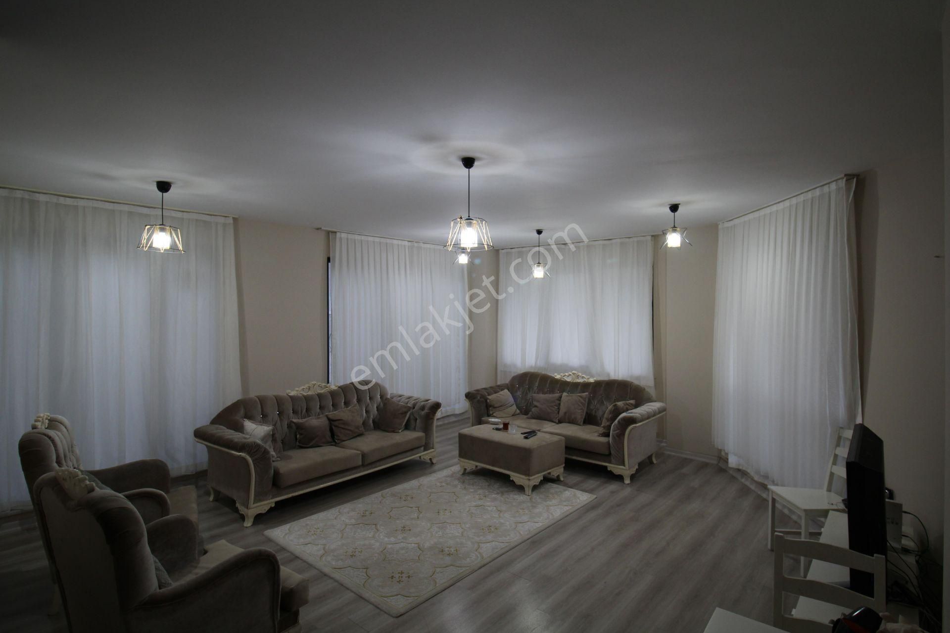 Beylikdüzü Kavaklı Kiralık Daire  BEYLİKDÜZÜ ...KİRALIK 2+2 DUBLEX FULL EŞYALI EN AZ 3 AYLIK