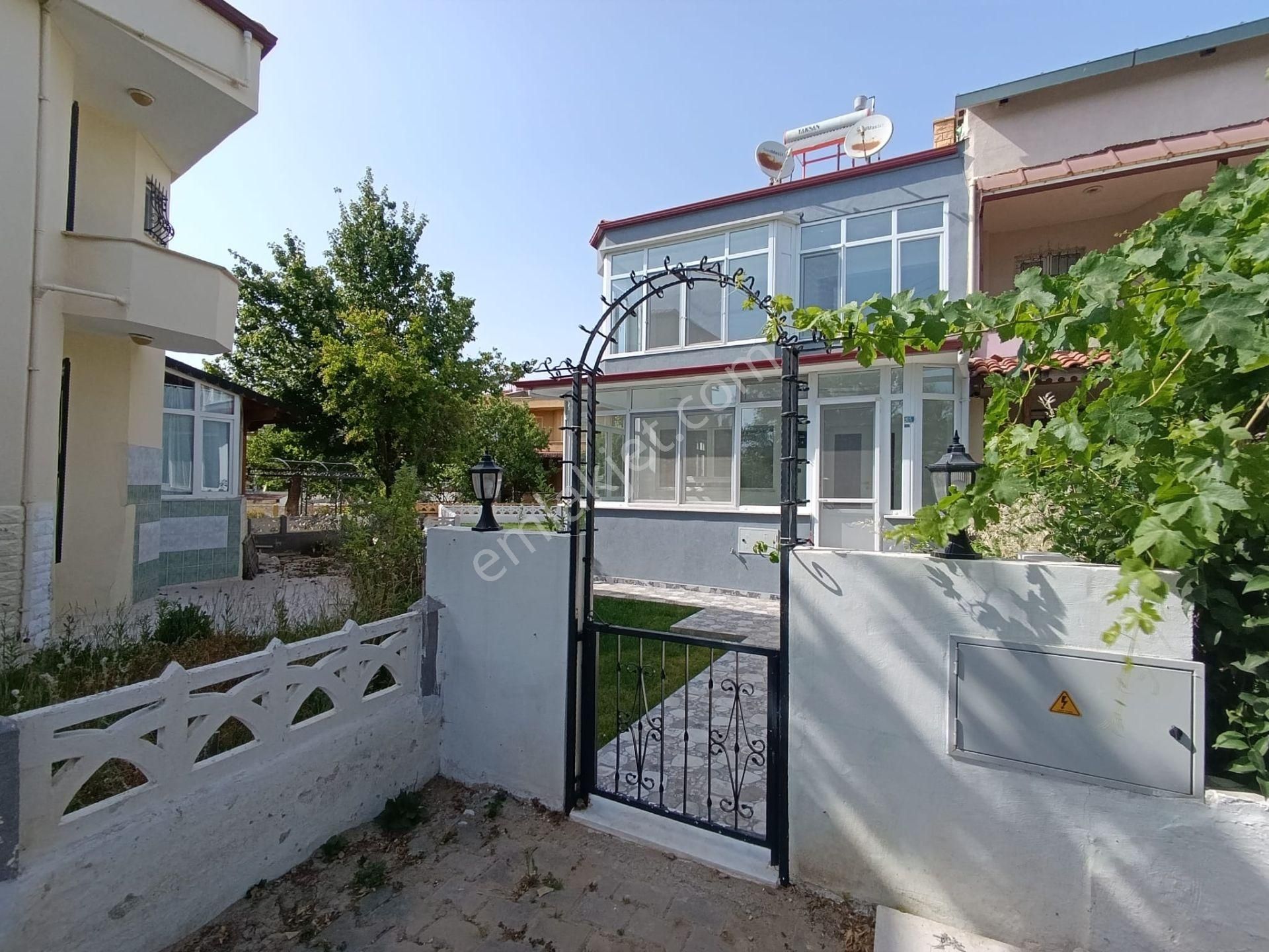 Burhaniye Ören Satılık Villa  ÖRENDE 3+1 SİTE İÇİNDE İKİZ VİLLA