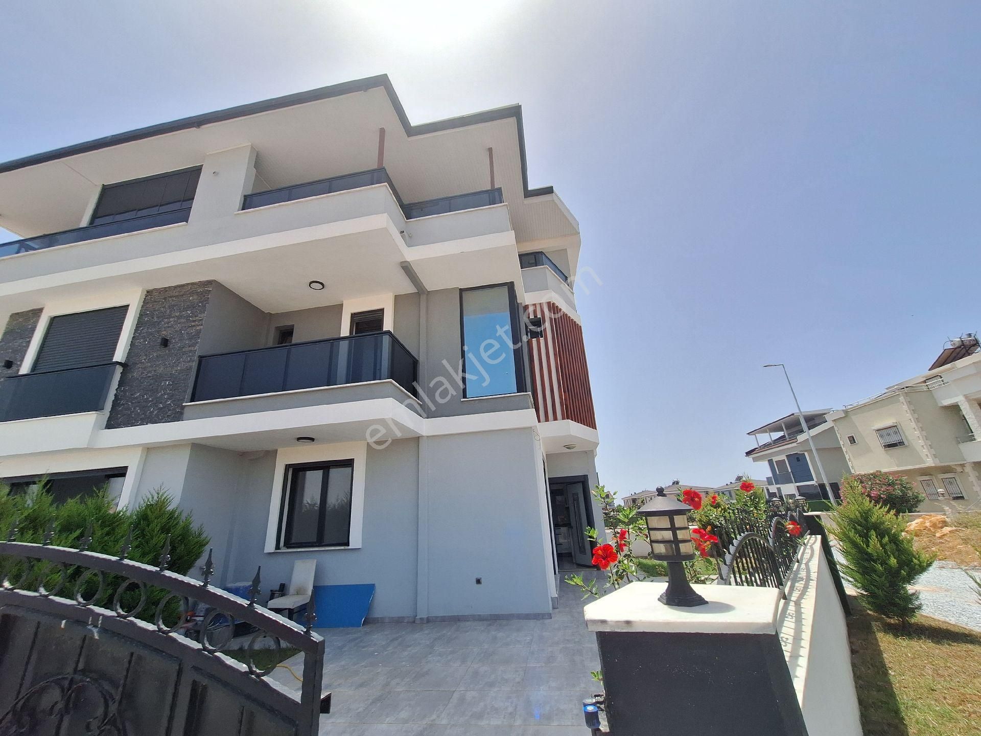 Didim Efeler Satılık Villa  AYDIN DİDİM EFELER LİMAN YOLUNDA SATILIK 4+1 BİTİŞİK NİZAM VİLLA