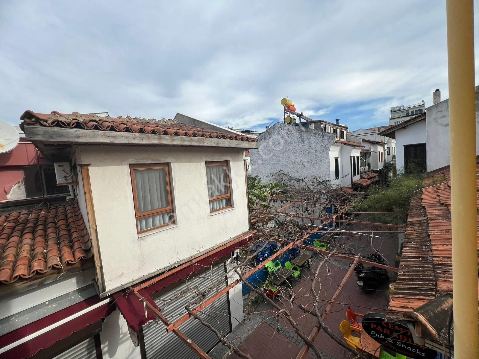 Kuşadası Camikebir Satılık Dükkan & Mağaza Kuşadası Merkezde Kaleiçinde Geniş Dükkan Ve Daireler