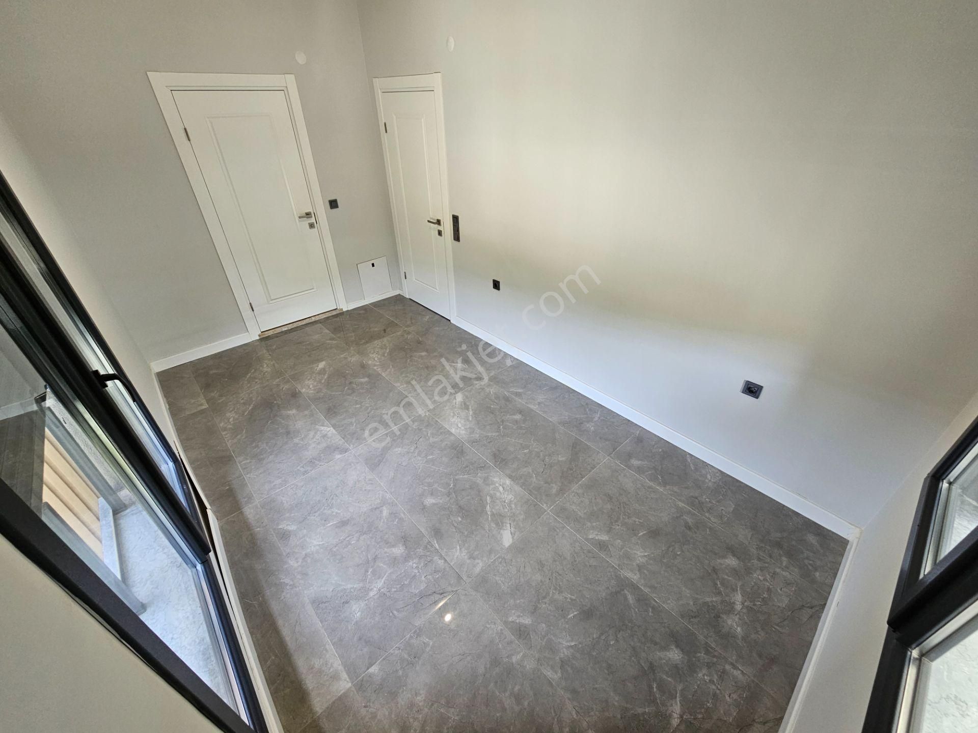 Eu Gayrimenlulden Balıkesir Edremit Güre'de Asansörlü Yerden Isıtmalı 5+1 Villa - Görsel 15