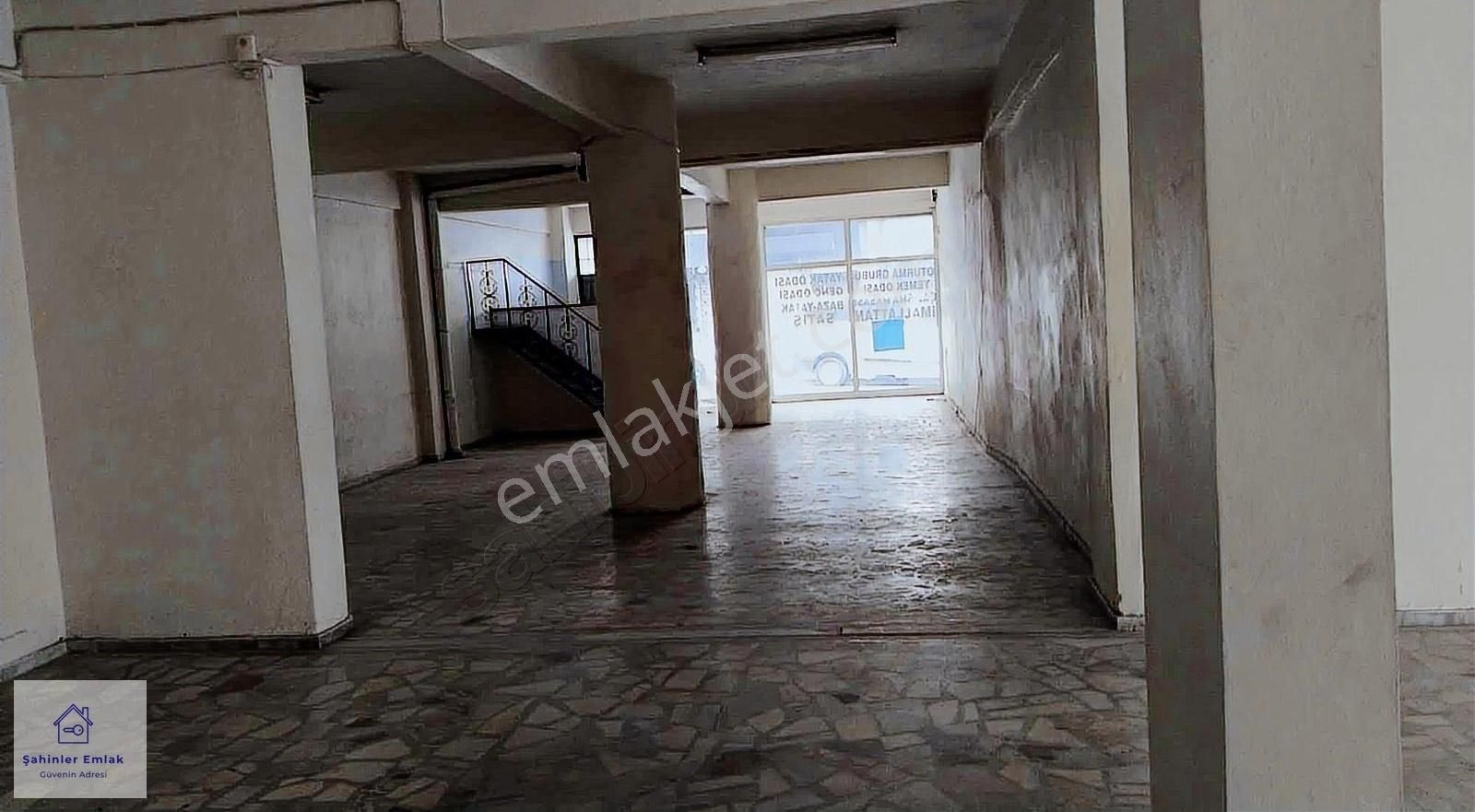 Bağcılar Yenigün Kiralık Dükkan & Mağaza Bağcılar Yenigün Mh.ana Cad 10 M. Köşebaşı 340 M2 Giriş Kiralık