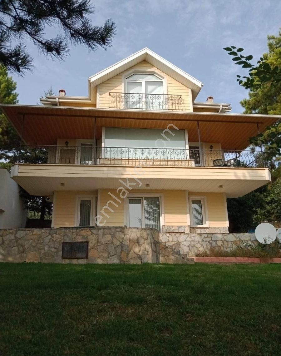 Bolu Merkez Yeniköy Köyü (Merkez Mevki) Satılık Villa BOLU MERKEZ DUMANTEPE SİTESİNDE SATILIK VİLLA