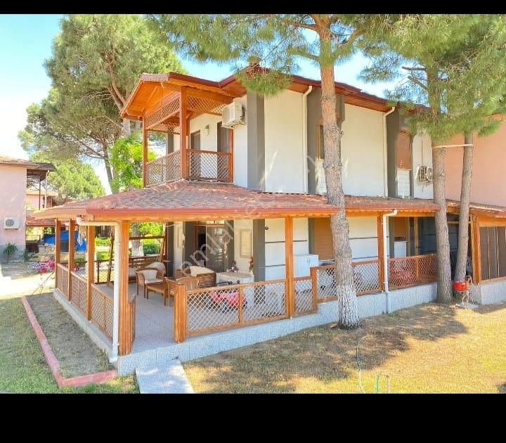 Seferihisar Mersin Alanı Satılık Villa  ÜRKMEZDE DENİZE SIFIR YÜZME HAVUZLU OTOPARKLI 7/24  GÜVENİKLİ SİTE İÇİNDE ULTRA LÜKS VİLLA