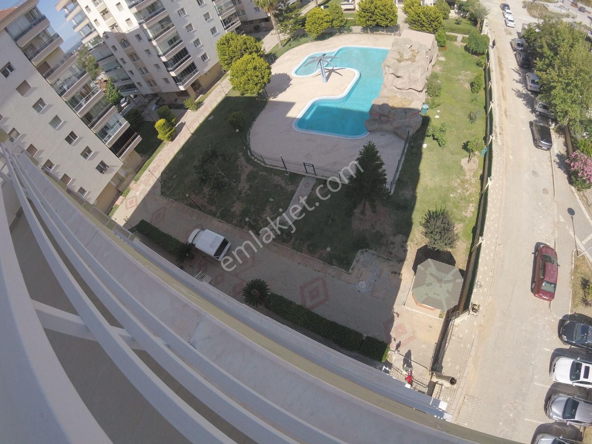 Narlıdere Çatalkaya Kiralık Daire  Narlıderede Kiralık Daire Havuzlu Sitede 150 m² Otopark Görevli