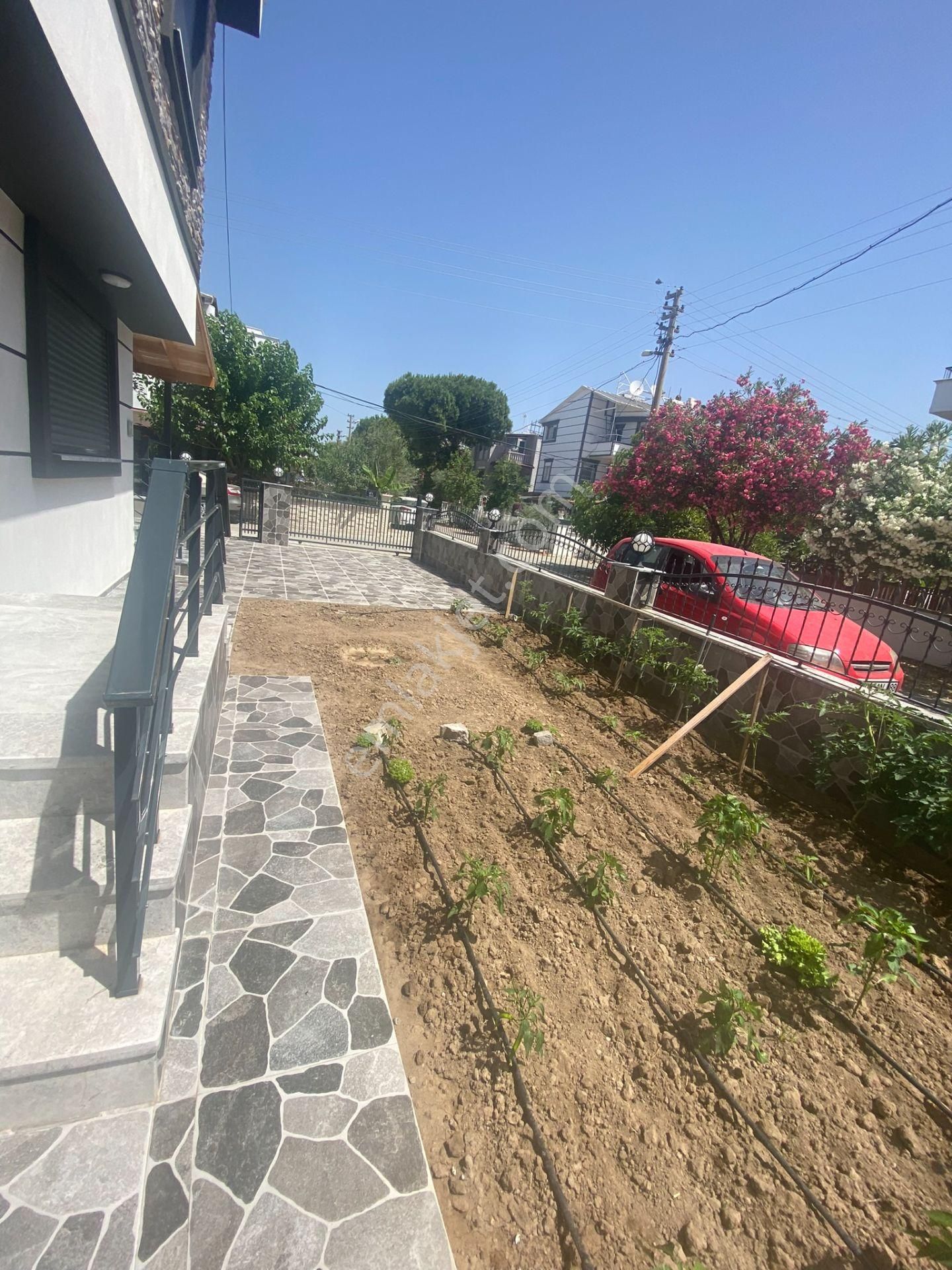 Dikili Güven Emlak'tan Cumhuriyet Mahallesinde Satılık 6+1 Villa - Görsel 3