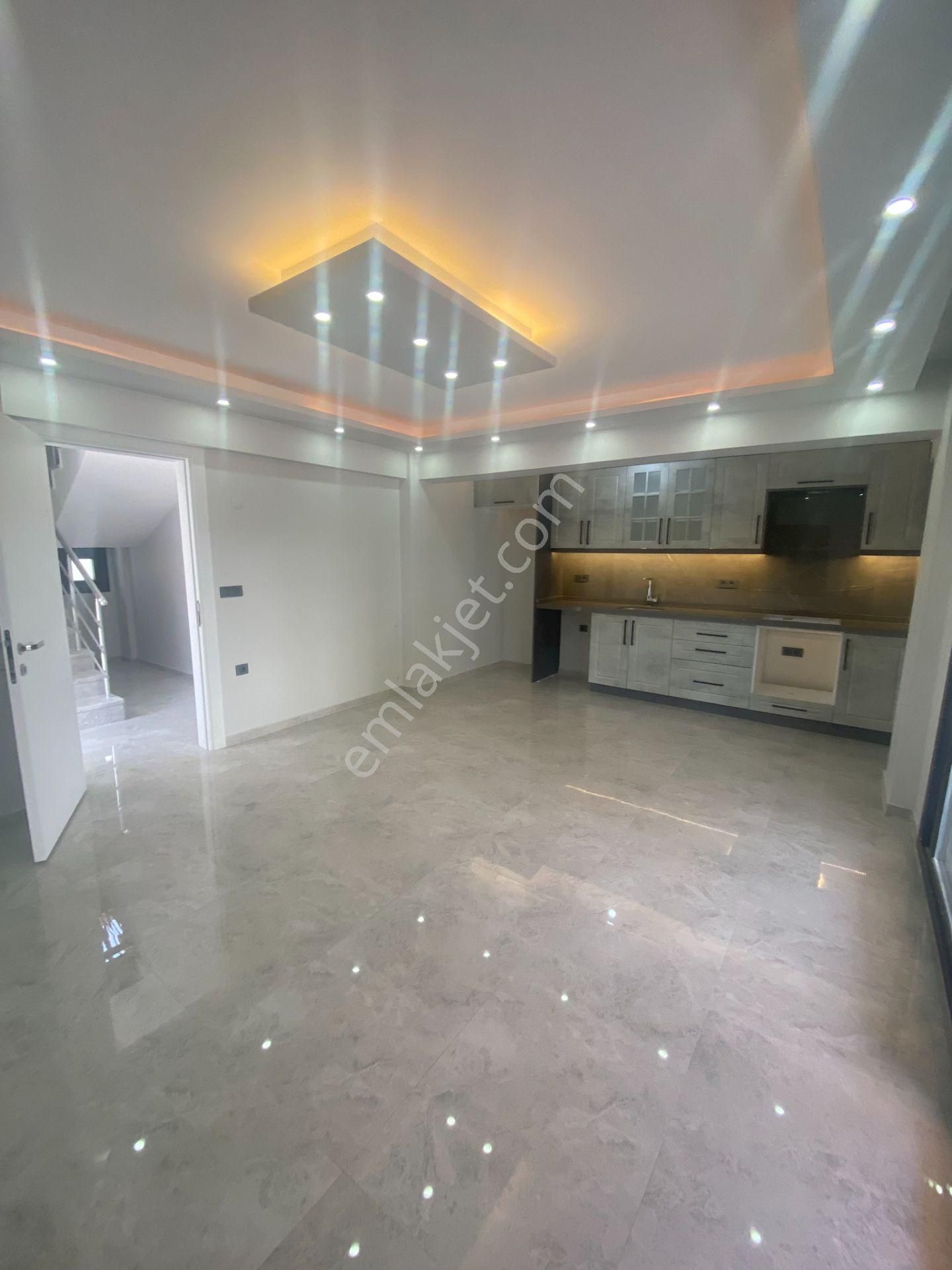 Dikili Güven Emlak'tan Cumhuriyet Mahallesinde Satılık 6+1 Villa - Görsel 13