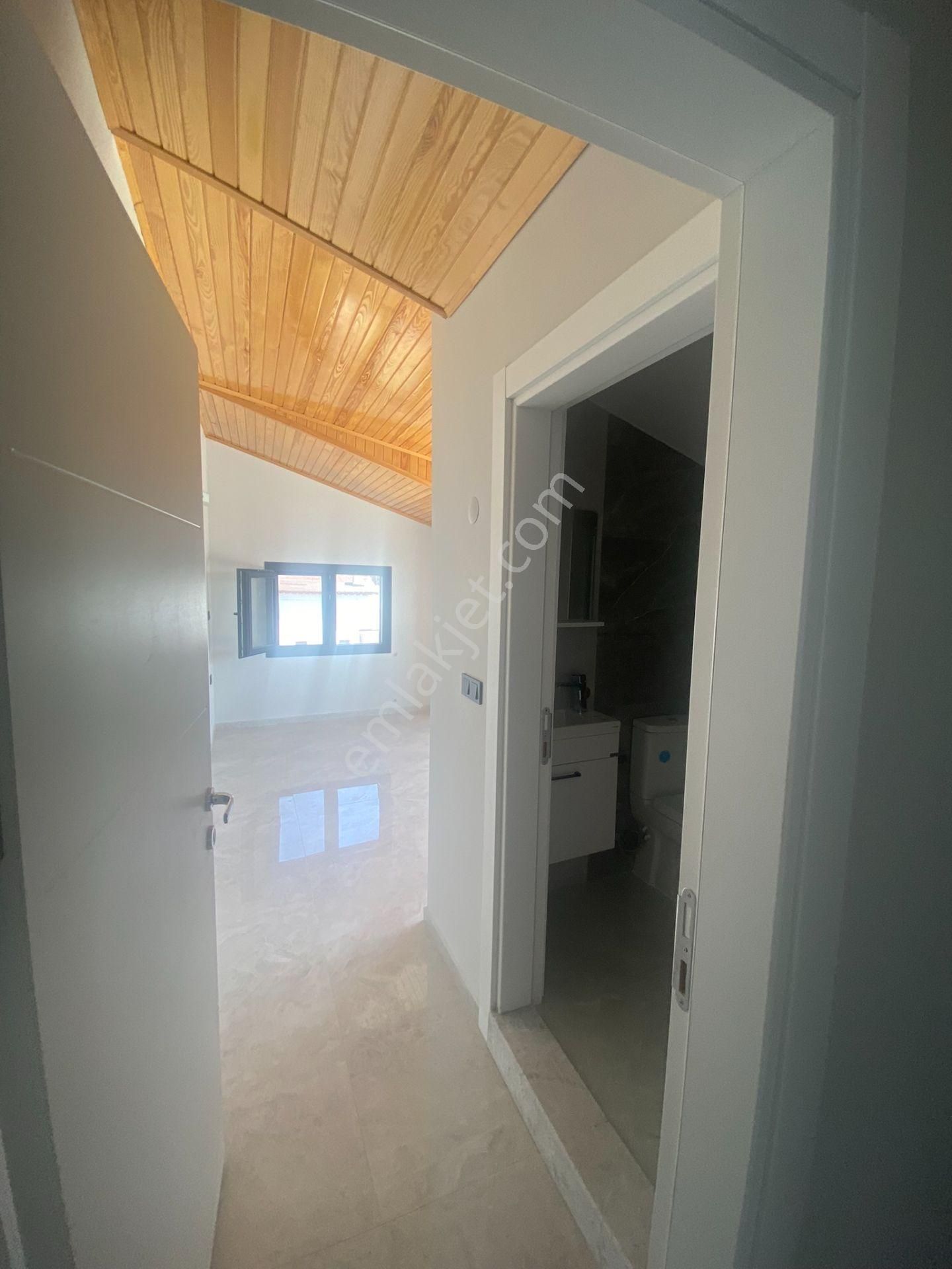 Dikili Güven Emlak'tan Cumhuriyet Mahallesinde Satılık 6+1 Villa - Görsel 31