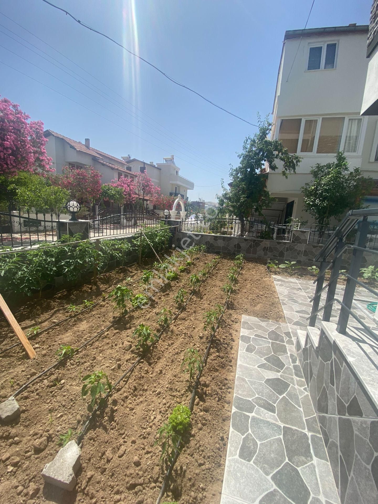 Dikili Güven Emlak'tan Cumhuriyet Mahallesinde Satılık 6+1 Villa - Görsel 4