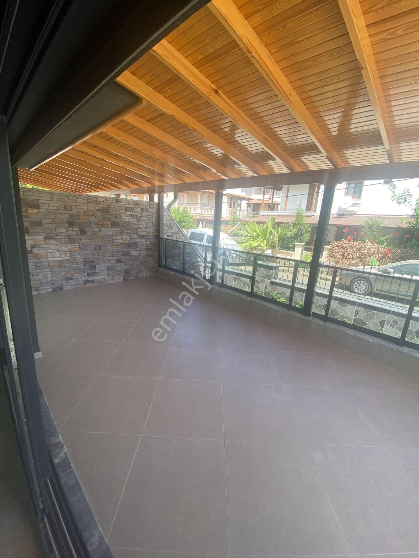 Dikili Güven Emlak'tan Cumhuriyet Mahallesinde Satılık 6+1 Villa - Görsel 17